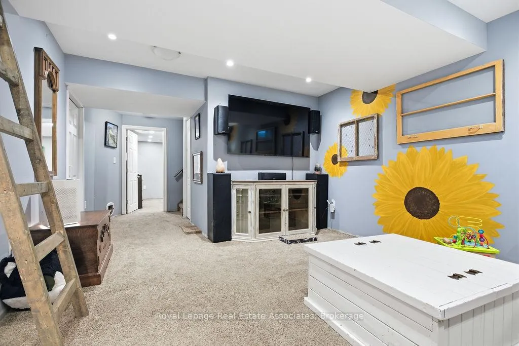 Photo 19 of 2260 Greening Lane, Burlington, Orchard — HOMEH