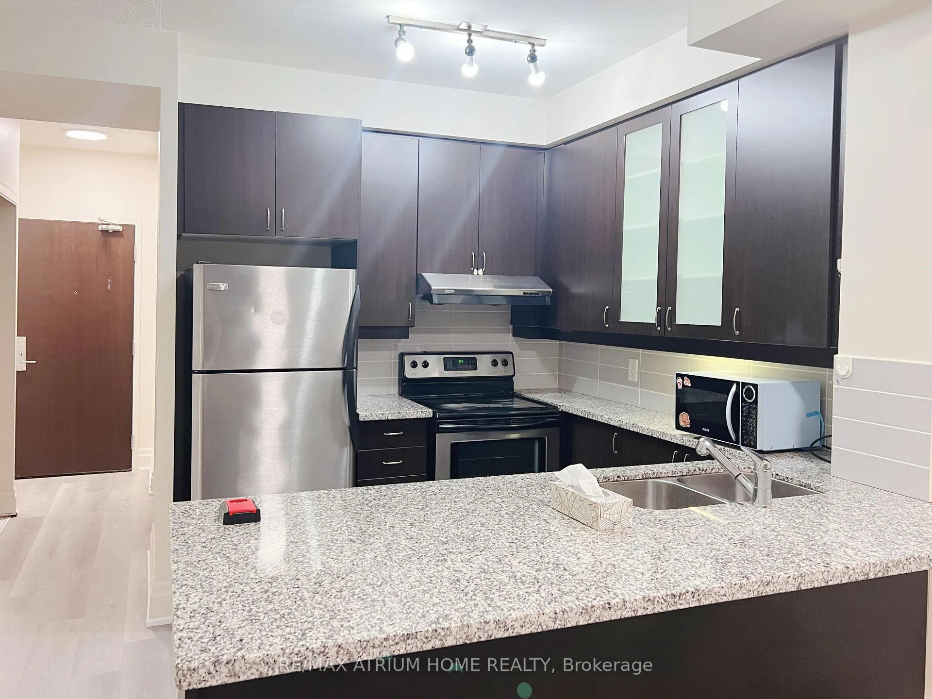 Photo 2 of Unit 307, 1 Upper Duke Crescent, Markham, Unionville — HOMEH