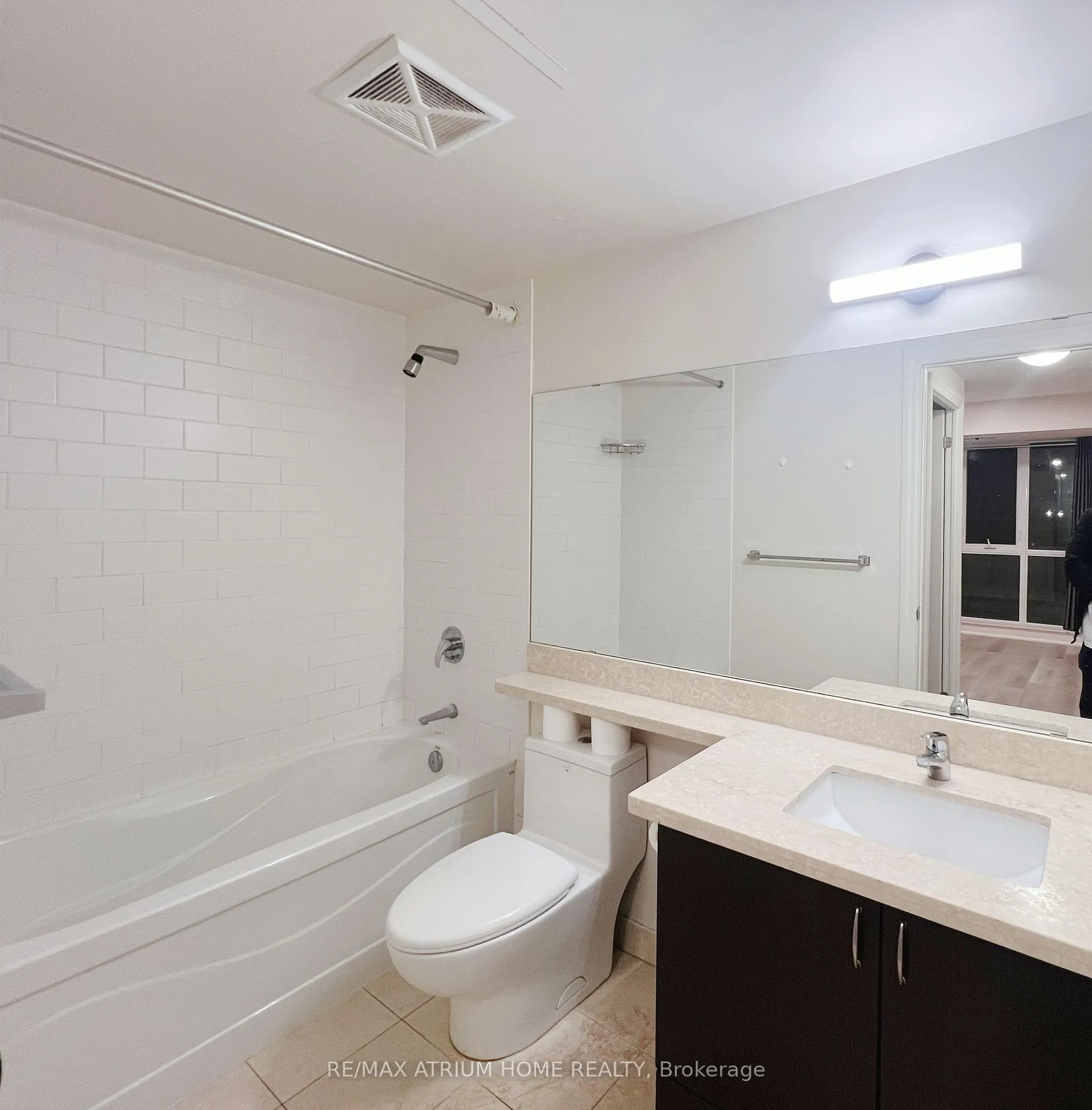 Photo 6 of Unit 307, 1 Upper Duke Crescent, Markham, Unionville — HOMEH
