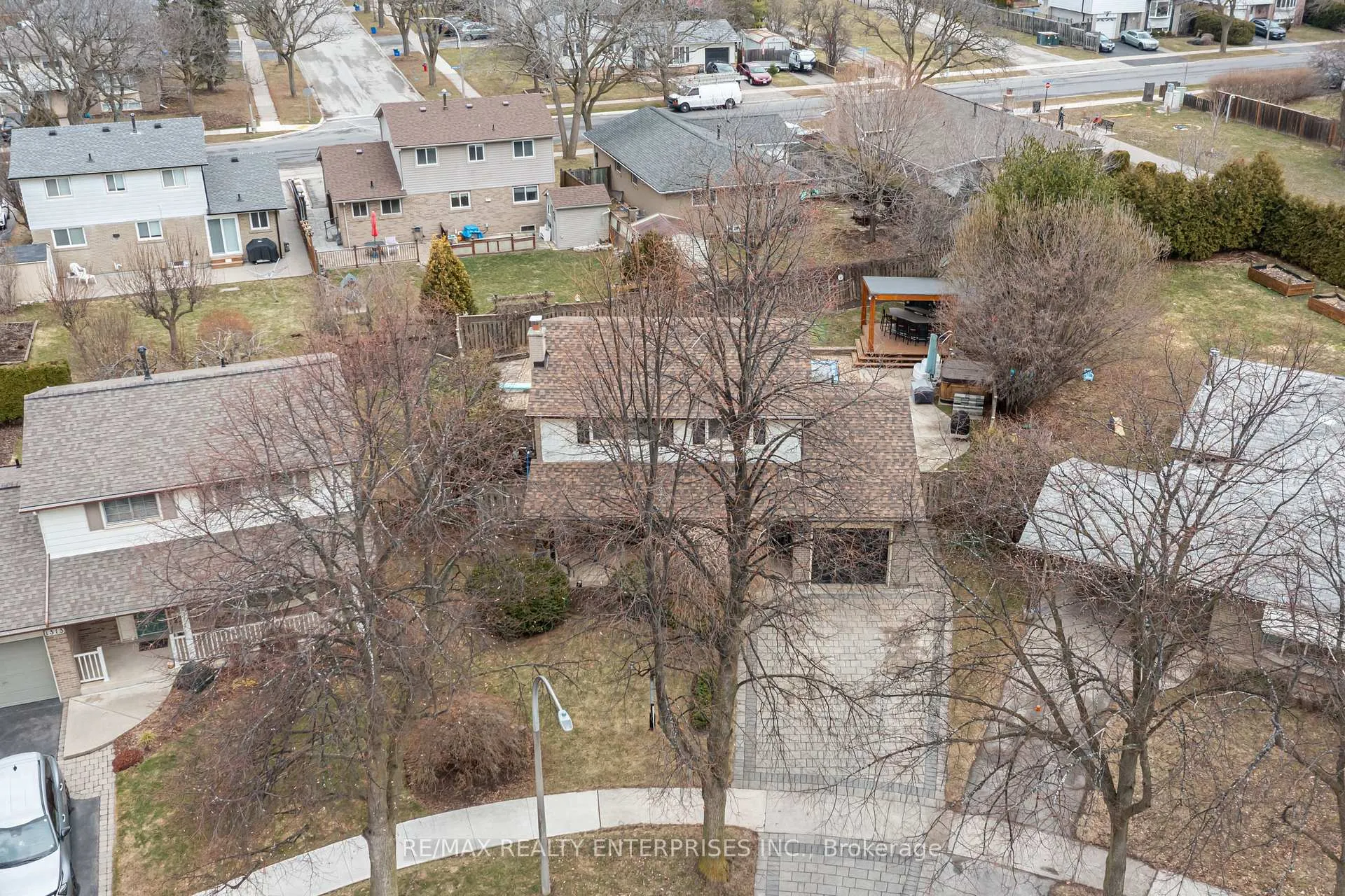 Photo 2 of 1311 Aldridge Crescent, Burlington, Palmer — HOMEH