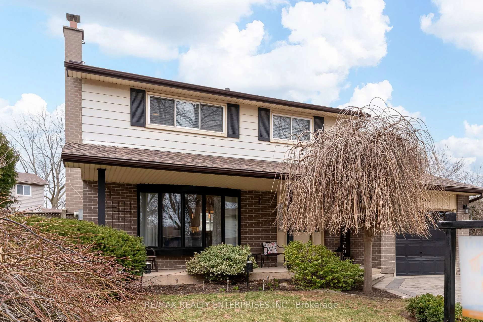 Photo 4 of 1311 Aldridge Crescent, Burlington, Palmer — HOMEH