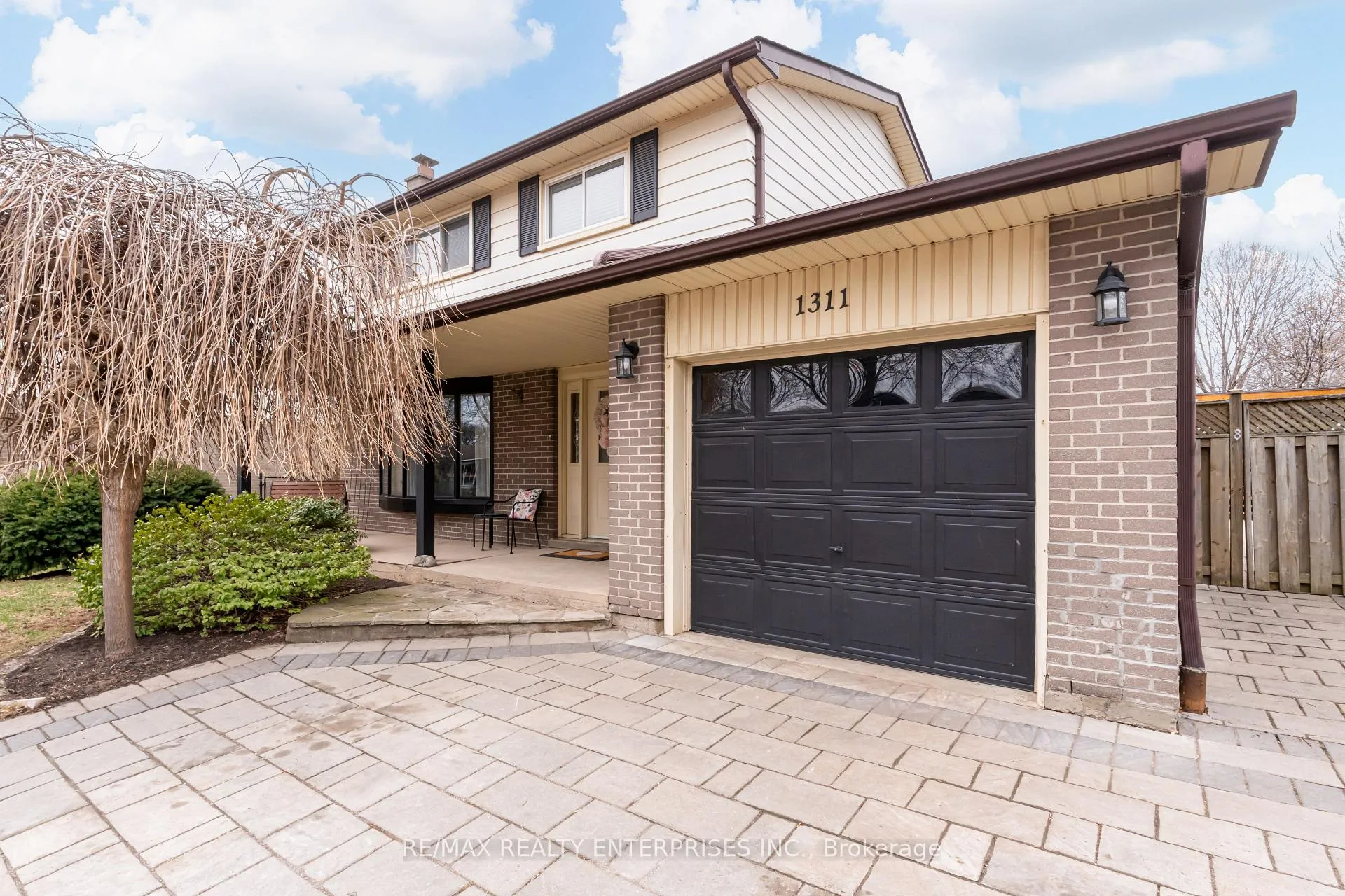 Photo 5 of 1311 Aldridge Crescent, Burlington, Palmer — HOMEH