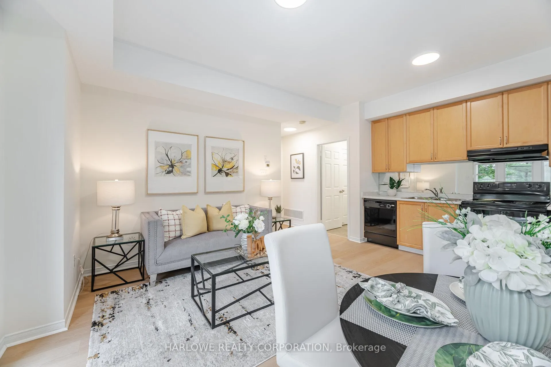 Photo 2 of Unit 11, 60 Fairwood Circle, Brampton, Sandringham-Wellington — HOMEH