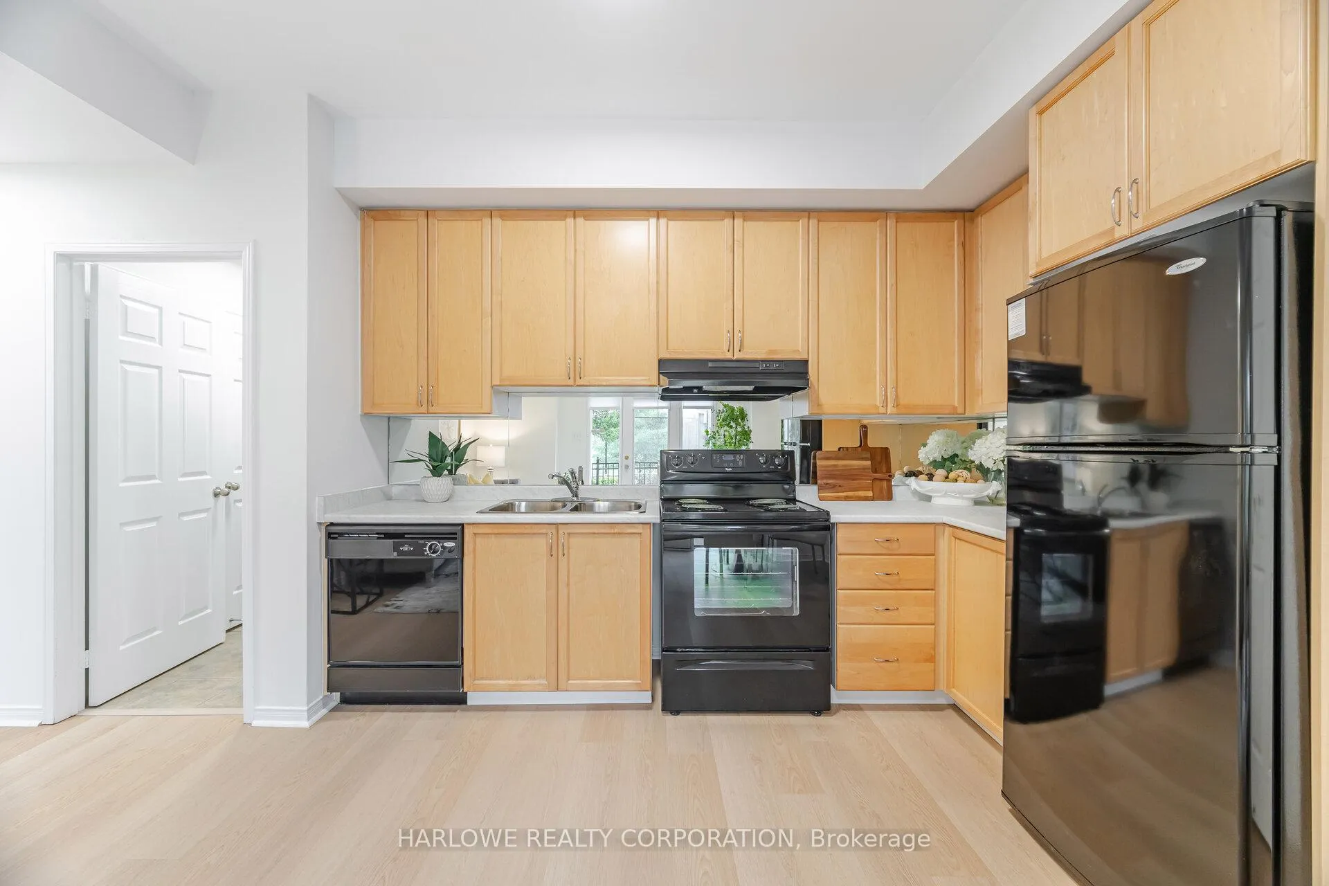 Photo 5 of Unit 11, 60 Fairwood Circle, Brampton, Sandringham-Wellington — HOMEH