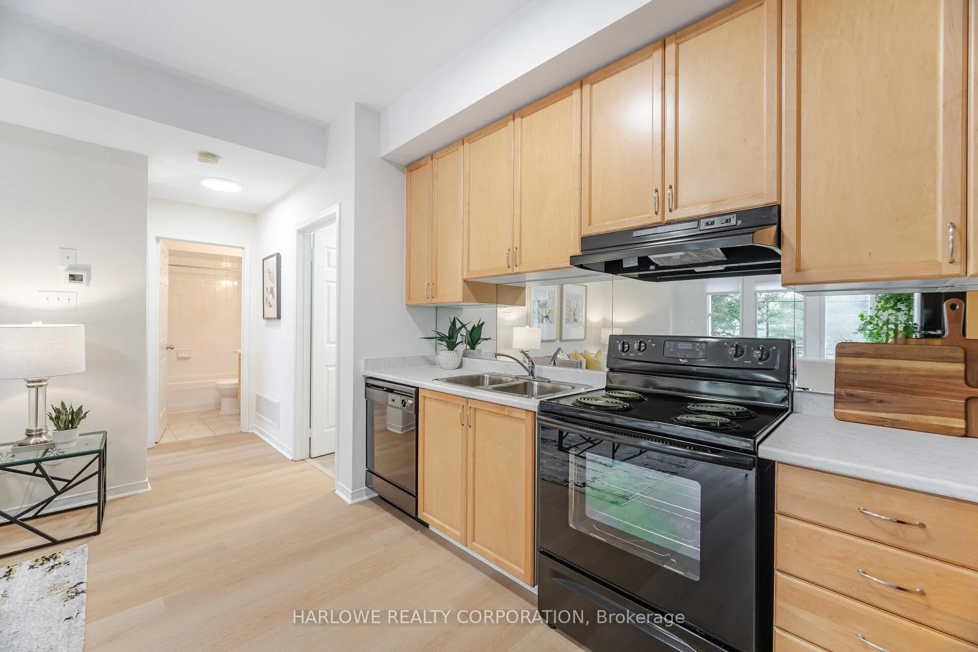 Photo 6 of Unit 11, 60 Fairwood Circle, Brampton, Sandringham-Wellington — HOMEH