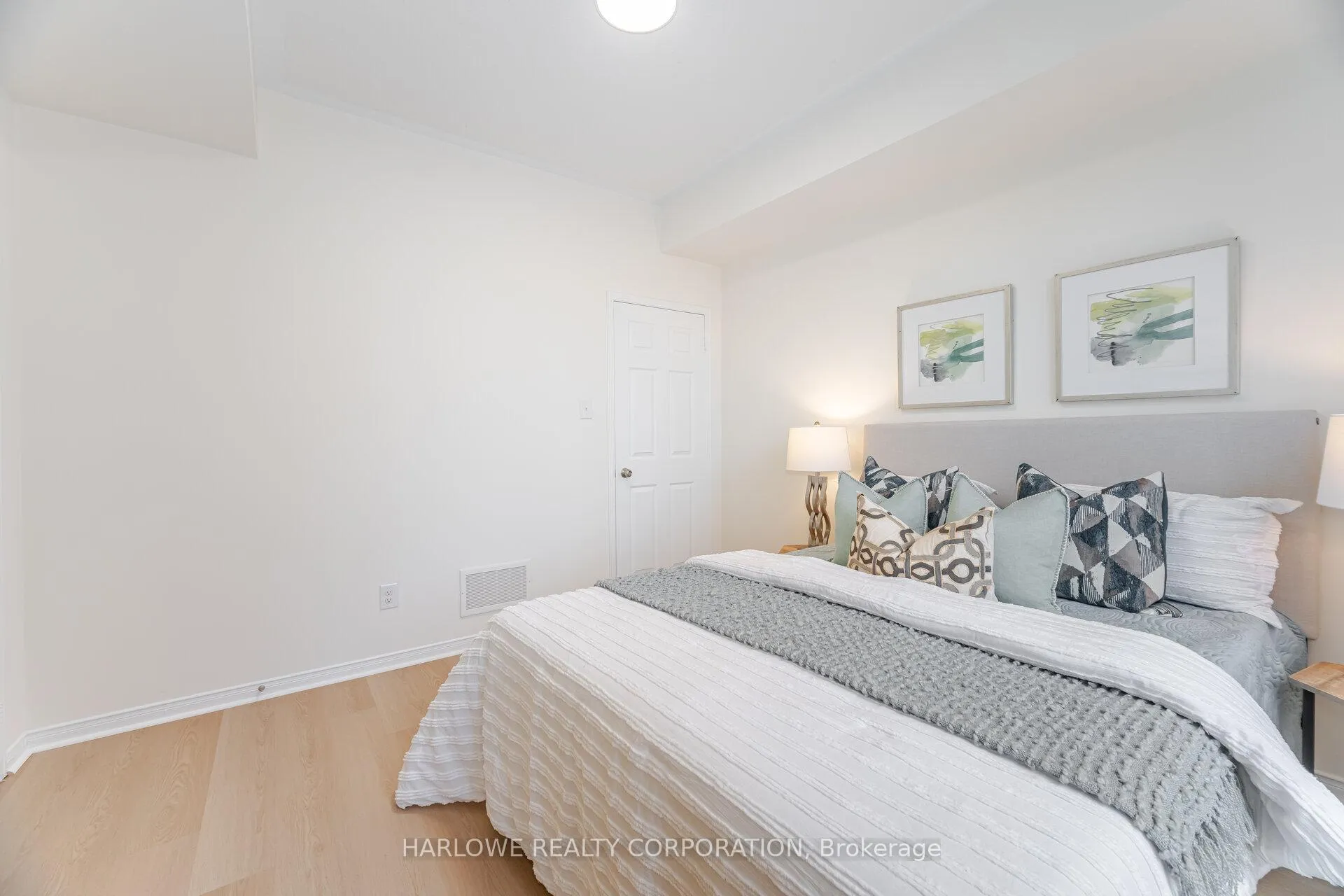 Photo 9 of Unit 11, 60 Fairwood Circle, Brampton, Sandringham-Wellington — HOMEH
