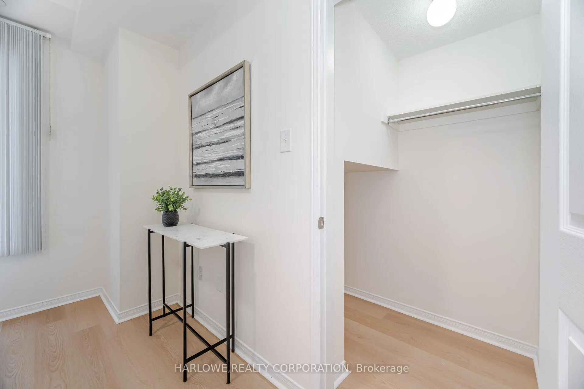 Photo 10 of Unit 11, 60 Fairwood Circle, Brampton, Sandringham-Wellington — HOMEH