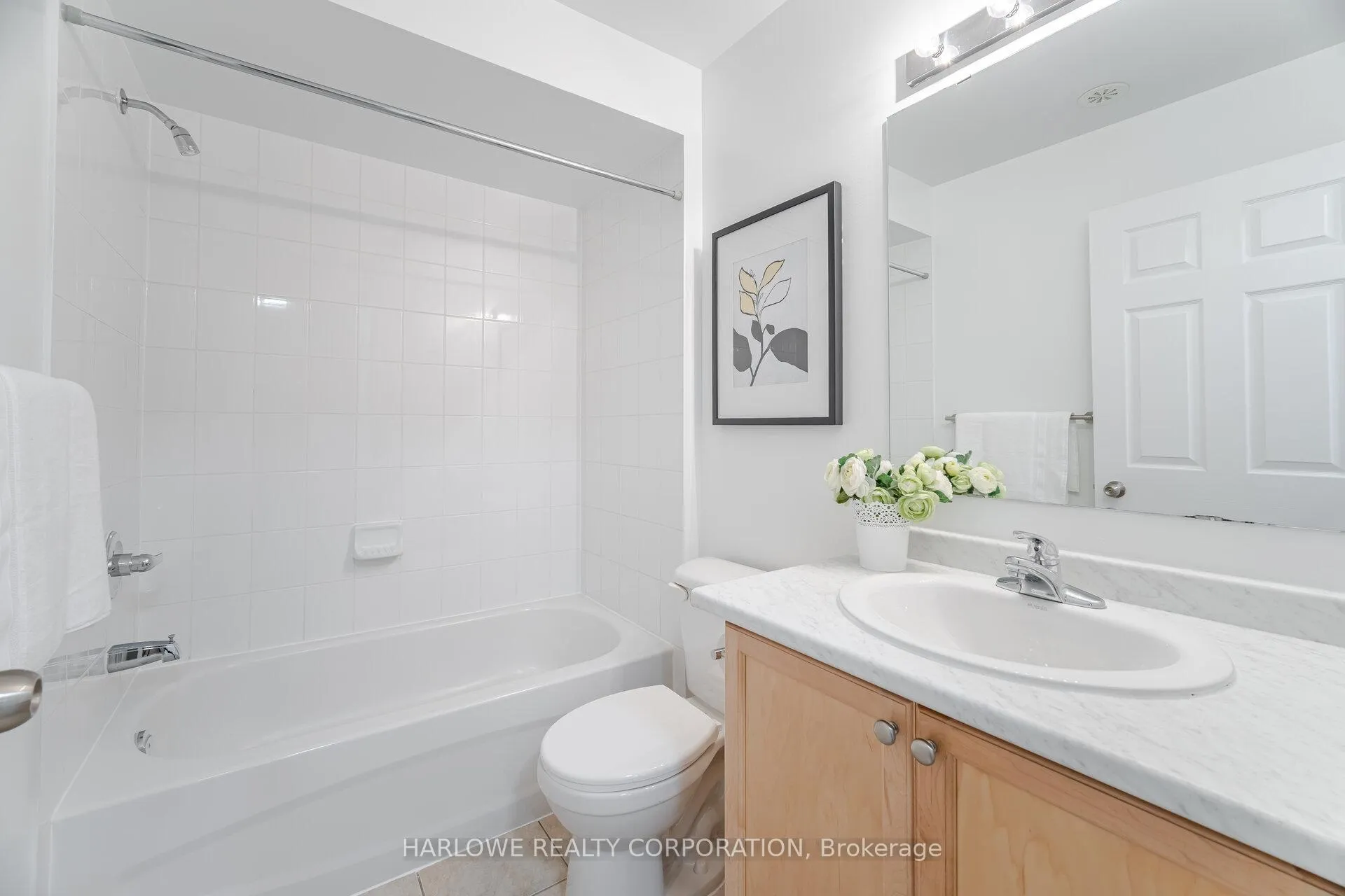 Photo 11 of Unit 11, 60 Fairwood Circle, Brampton, Sandringham-Wellington — HOMEH