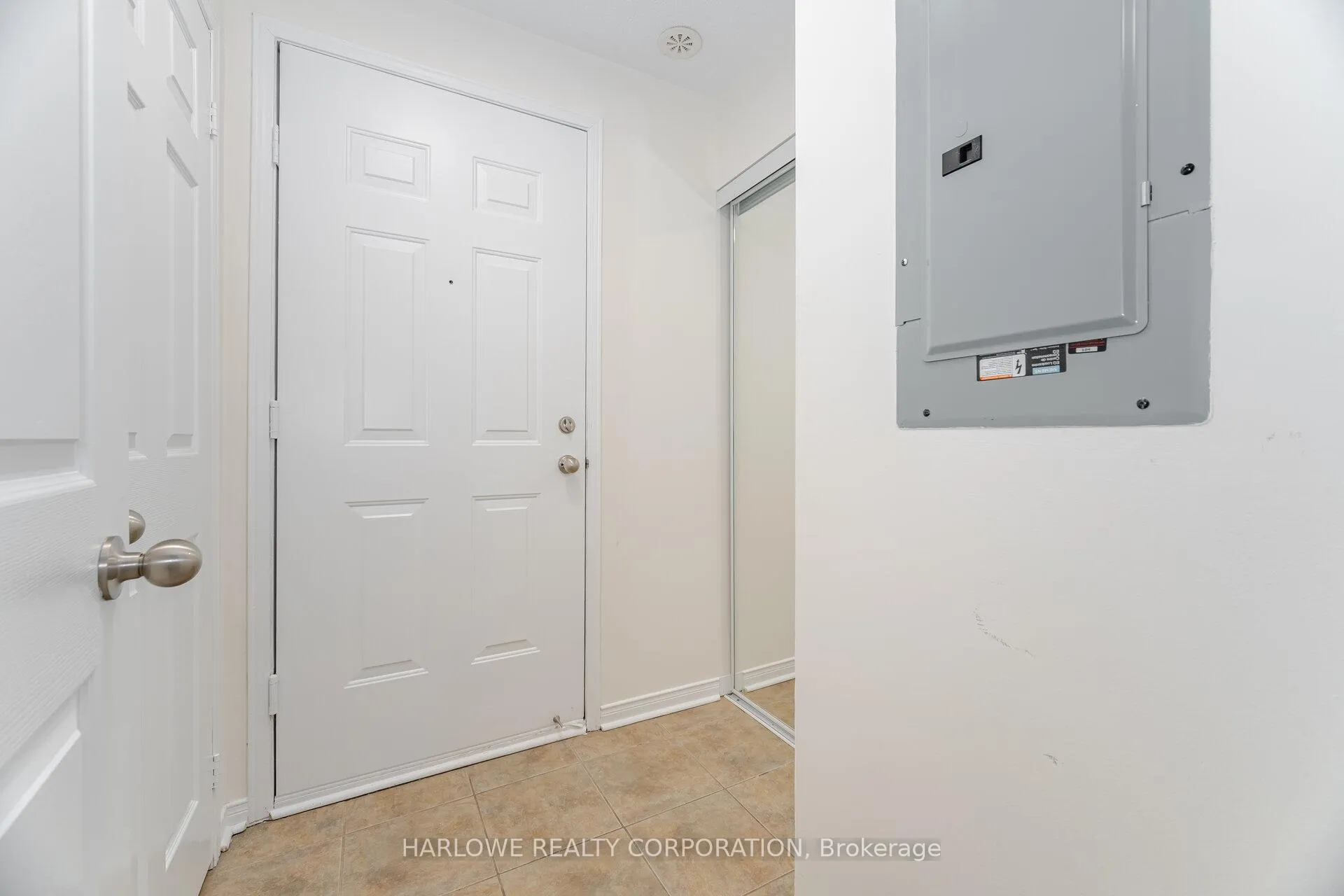 Photo 14 of Unit 11, 60 Fairwood Circle, Brampton, Sandringham-Wellington — HOMEH