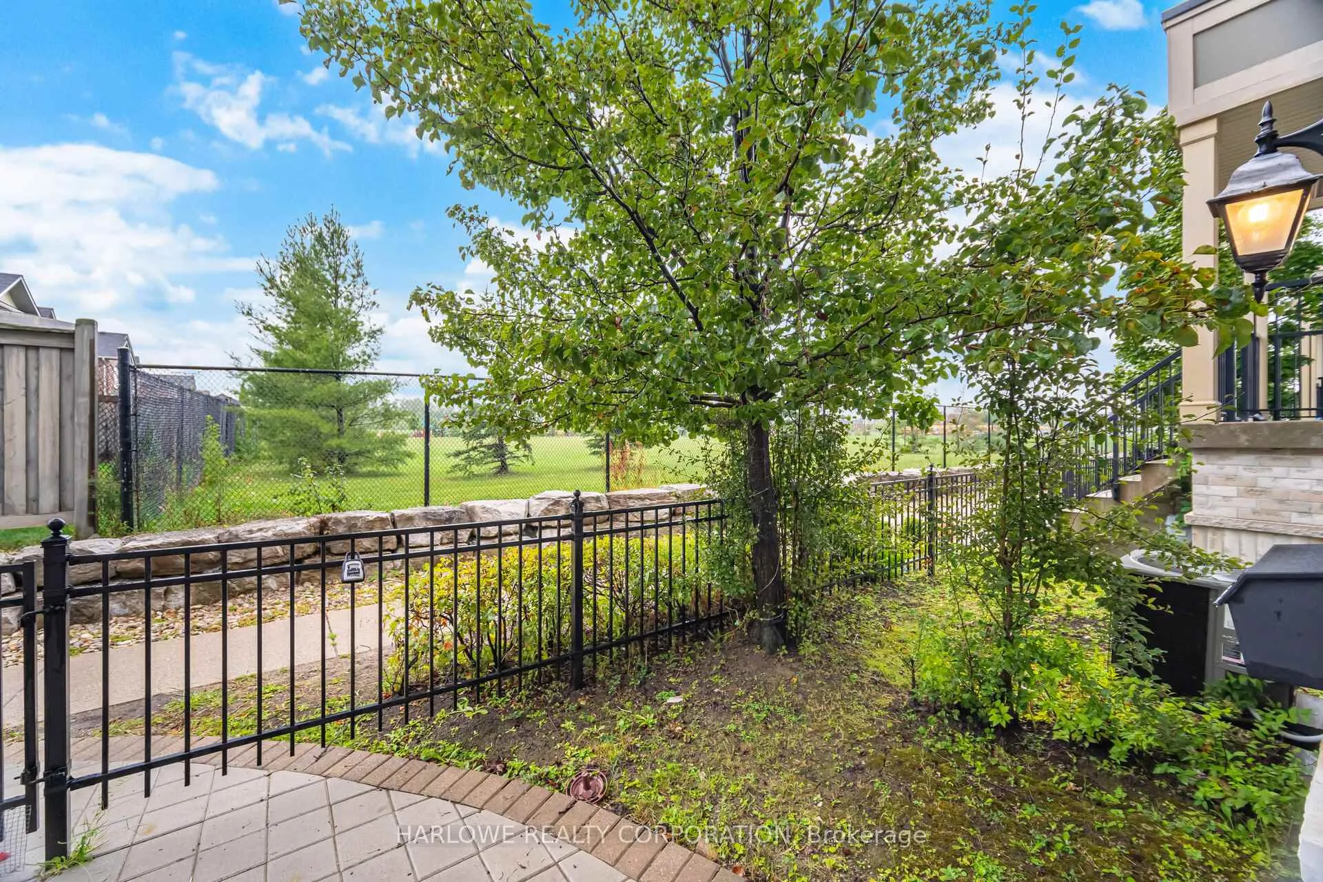 Photo 18 of Unit 11, 60 Fairwood Circle, Brampton, Sandringham-Wellington — HOMEH