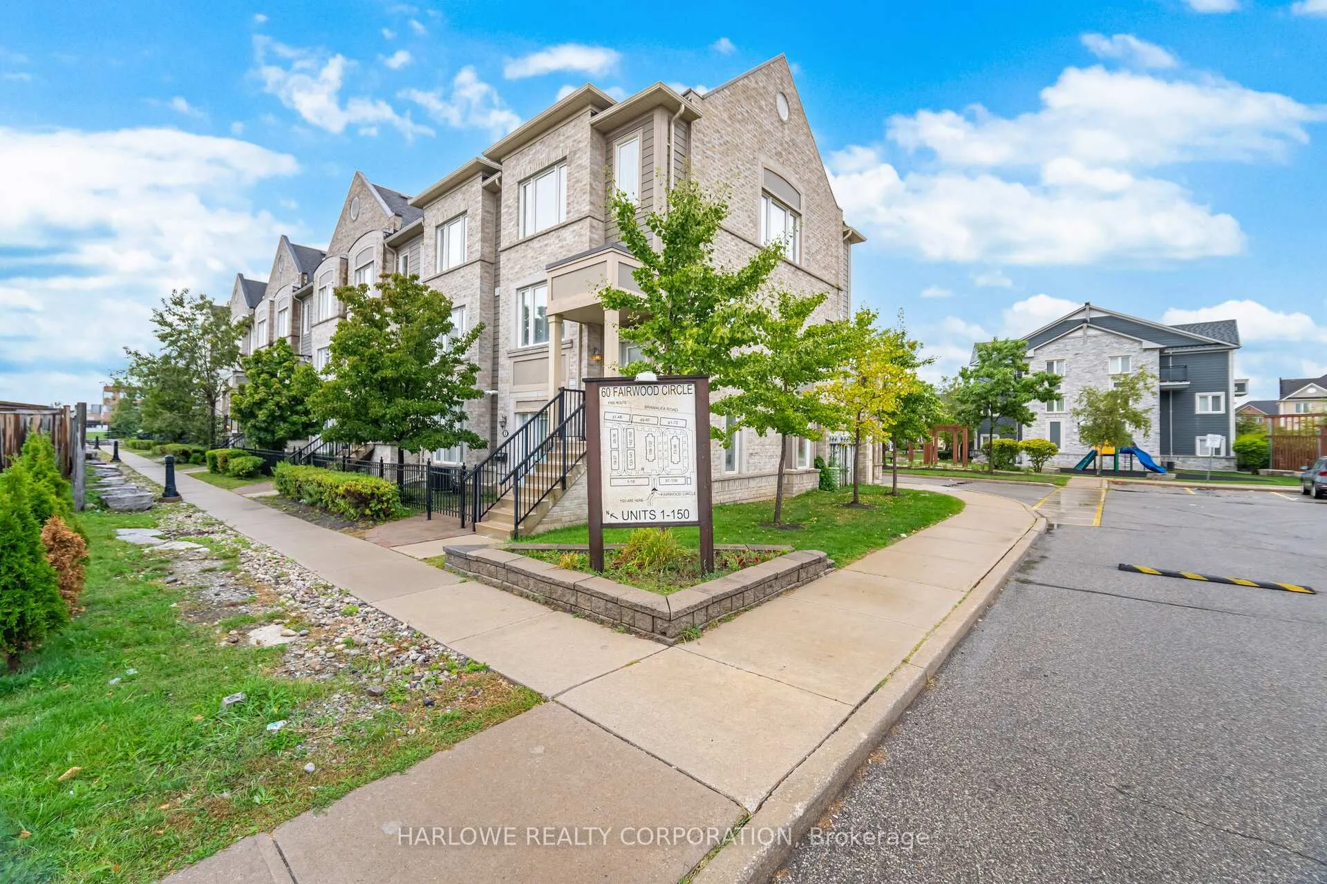 Photo 20 of Unit 11, 60 Fairwood Circle, Brampton, Sandringham-Wellington — HOMEH