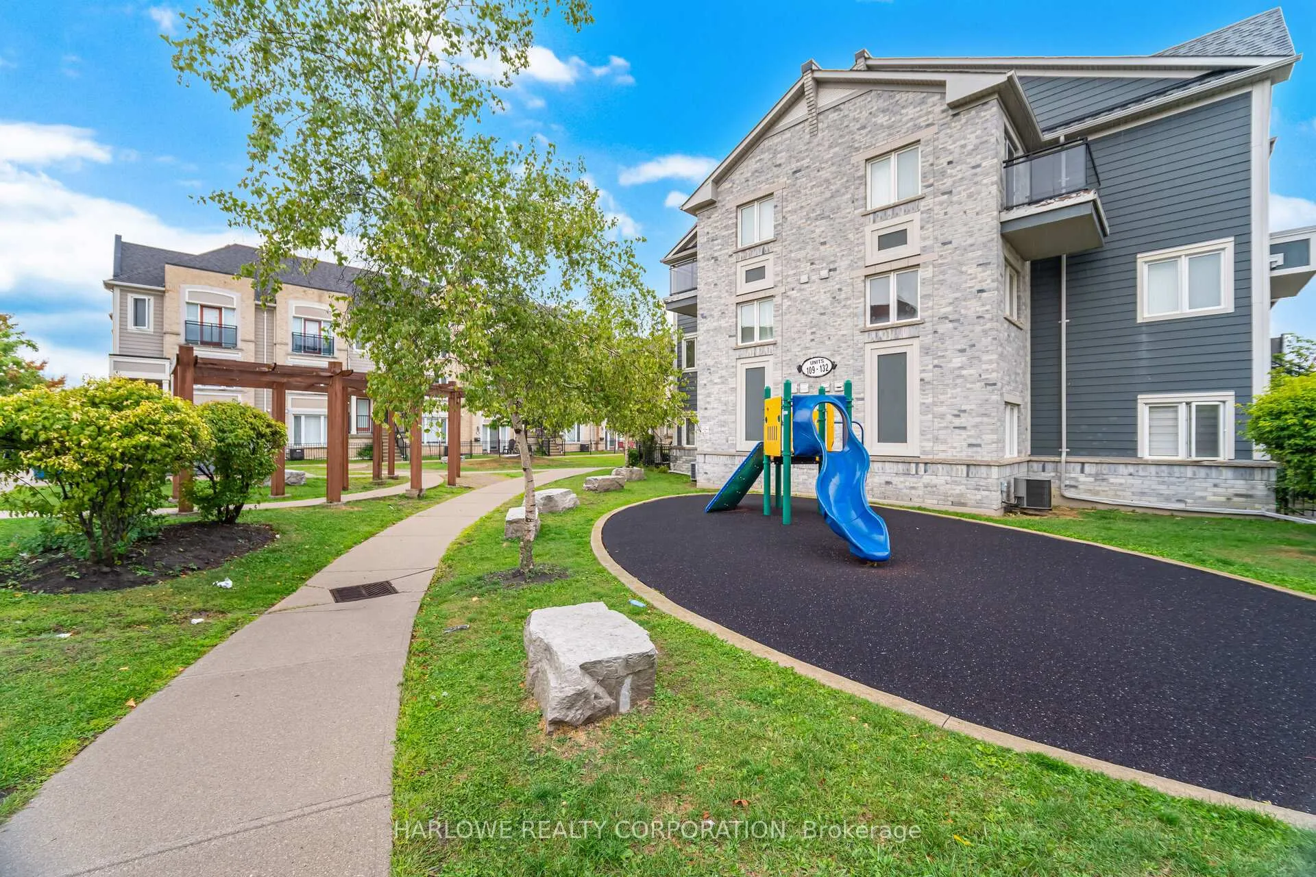 Photo 21 of Unit 11, 60 Fairwood Circle, Brampton, Sandringham-Wellington — HOMEH