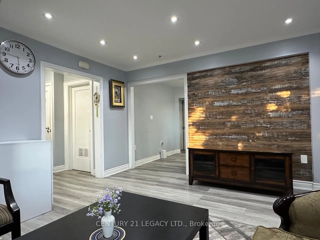 Photo 3 of Unit Unit B, 398 Albion Road, Etobicoke, Elms-Old Rexdale — HOMEH