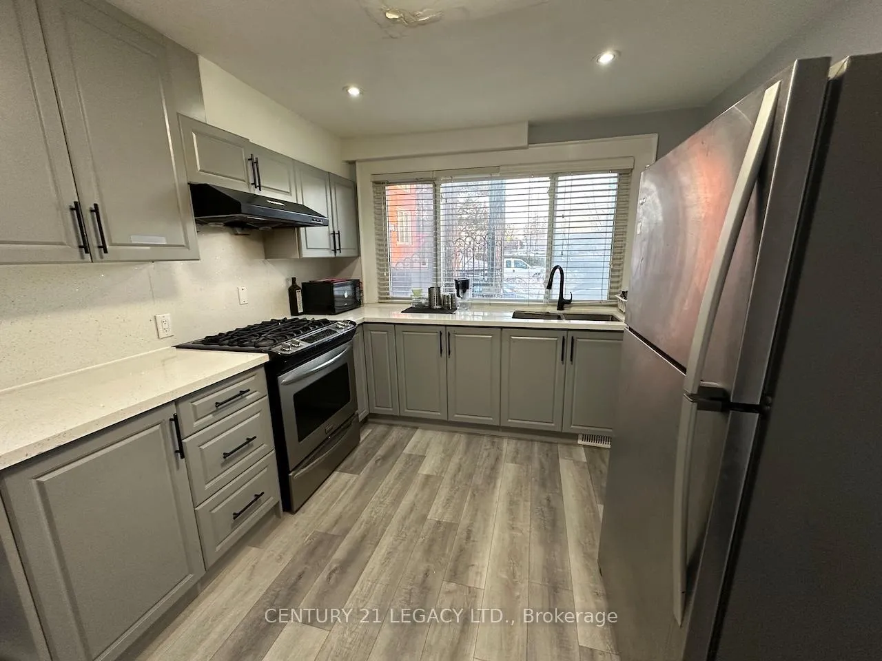Photo 5 of Unit Unit B, 398 Albion Road, Etobicoke, Elms-Old Rexdale — HOMEH