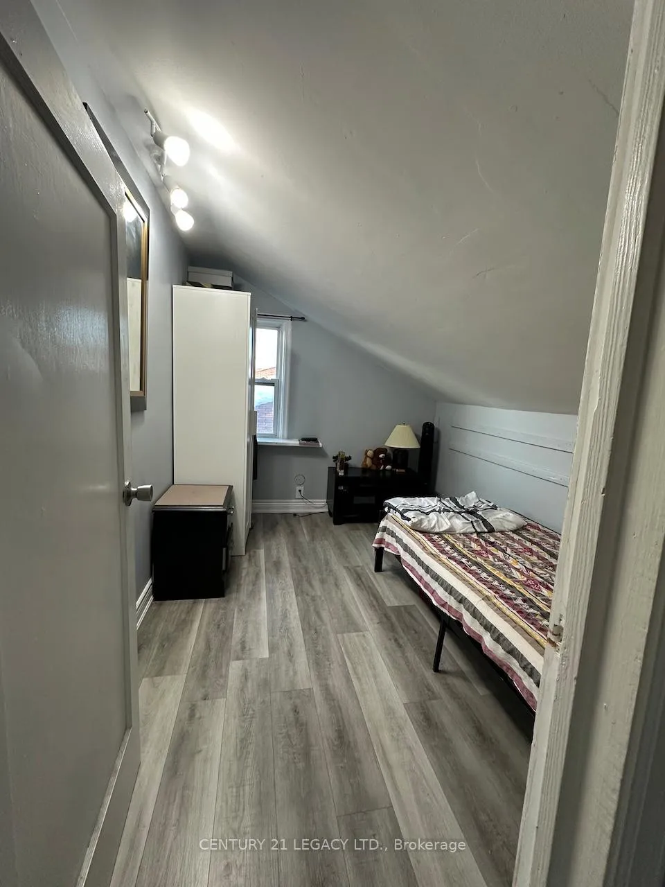 Photo 8 of Unit Unit B, 398 Albion Road, Etobicoke, Elms-Old Rexdale — HOMEH