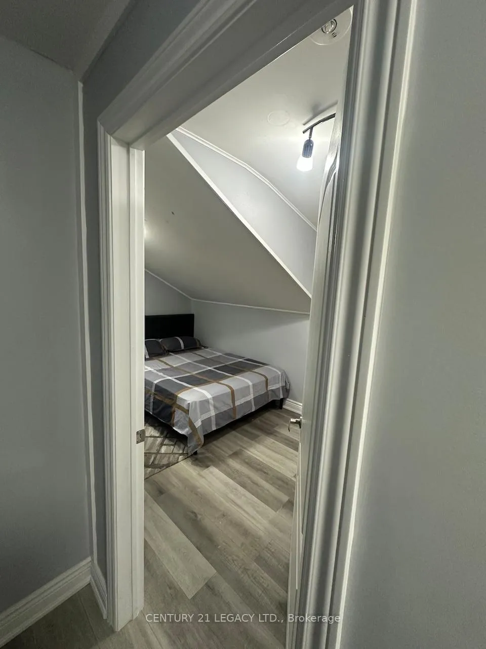 Photo 12 of Unit Unit B, 398 Albion Road, Etobicoke, Elms-Old Rexdale — HOMEH