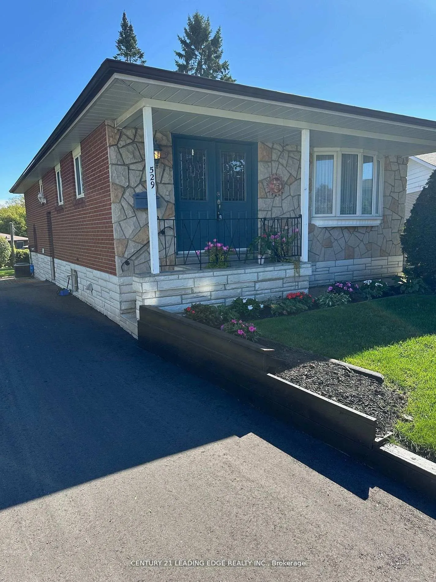 Photo 4 of 529 Carman Court, Oshawa, Donevan — HOMEH