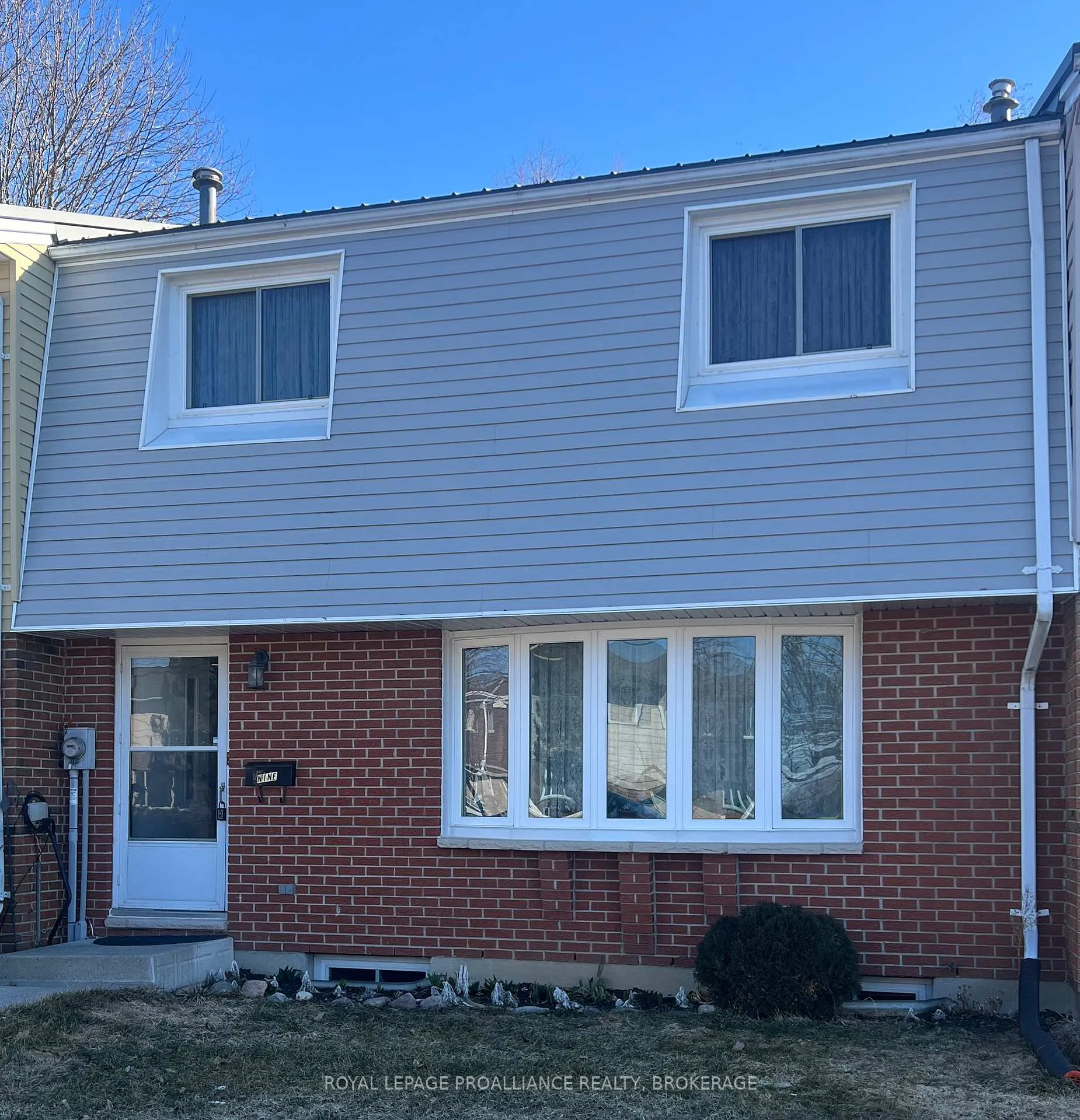 Front of Unit 5, 9 Winchester Drive