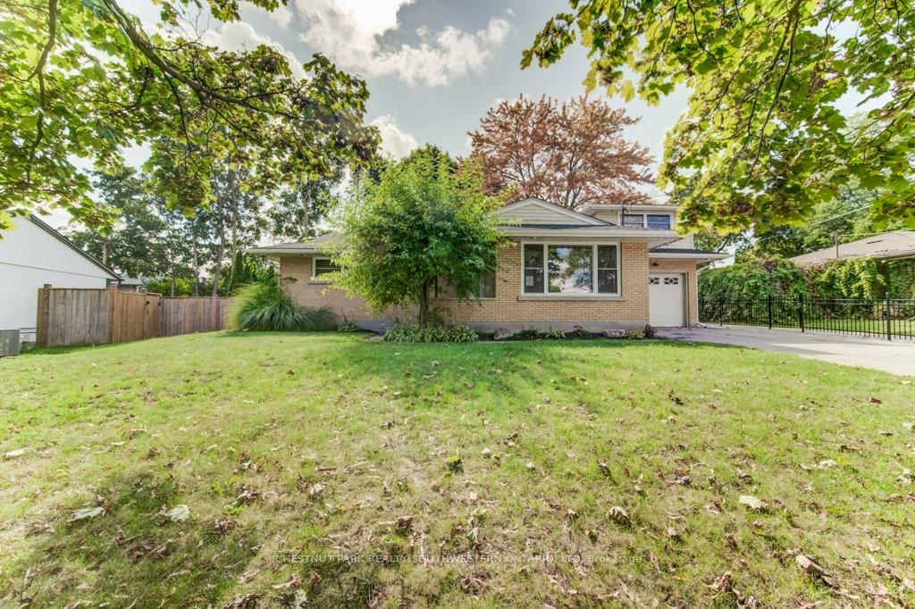 Photo 2 of 35 Vista Crescent, Kitchener — HOMEH
