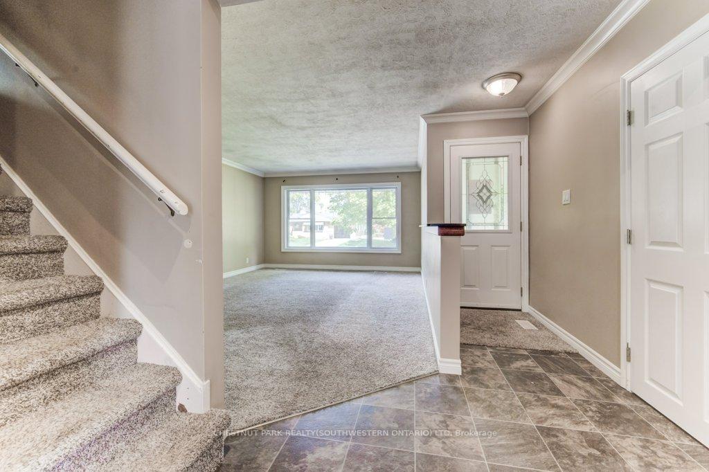 Photo 7 of 35 Vista Crescent, Kitchener — HOMEH