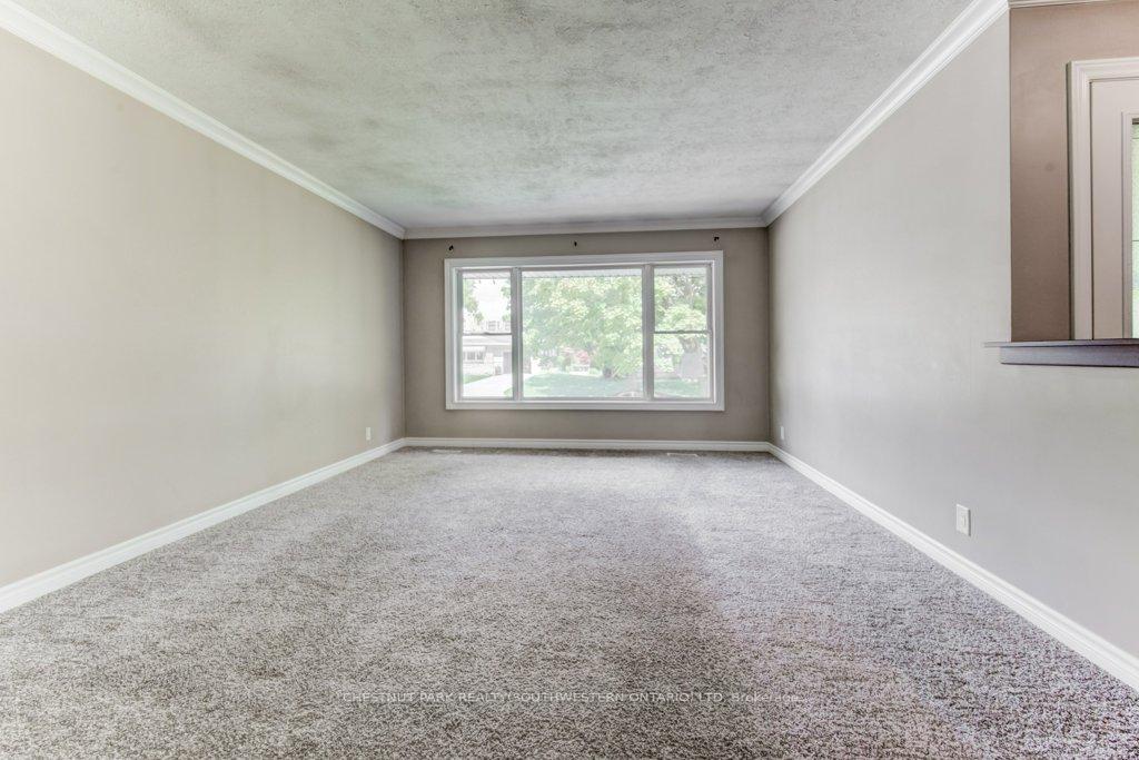 Photo 8 of 35 Vista Crescent, Kitchener — HOMEH