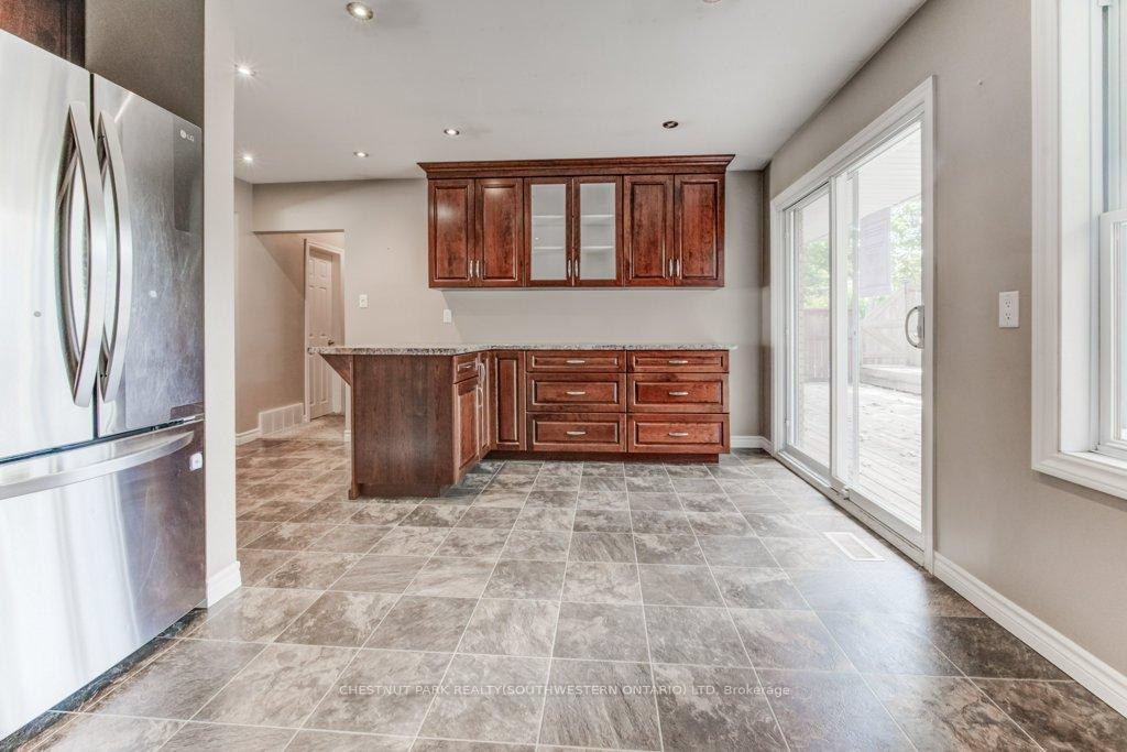 Photo 11 of 35 Vista Crescent, Kitchener — HOMEH