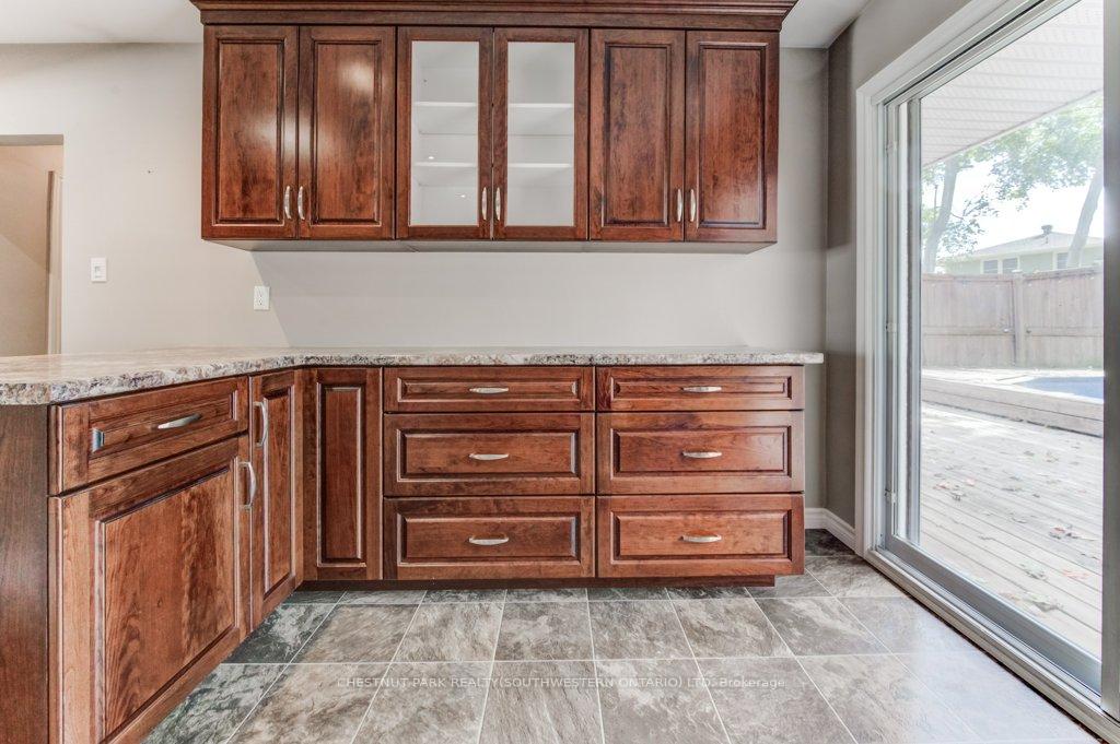 Photo 12 of 35 Vista Crescent, Kitchener — HOMEH