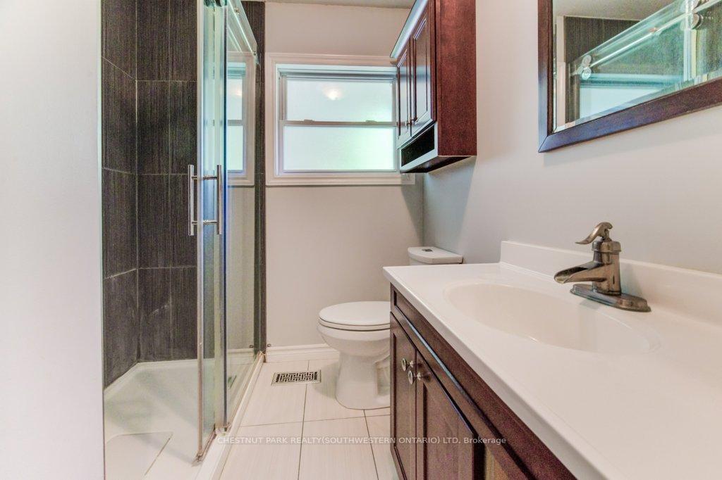 Photo 16 of 35 Vista Crescent, Kitchener — HOMEH