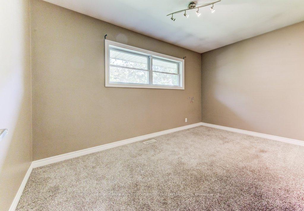 Photo 17 of 35 Vista Crescent, Kitchener — HOMEH
