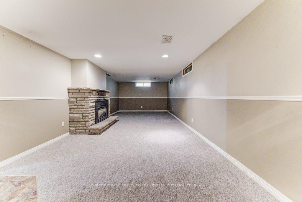 Photo 26 of 35 Vista Crescent, Kitchener — HOMEH