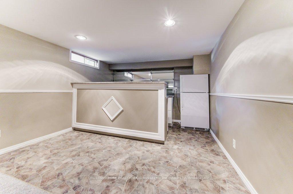 Photo 27 of 35 Vista Crescent, Kitchener — HOMEH