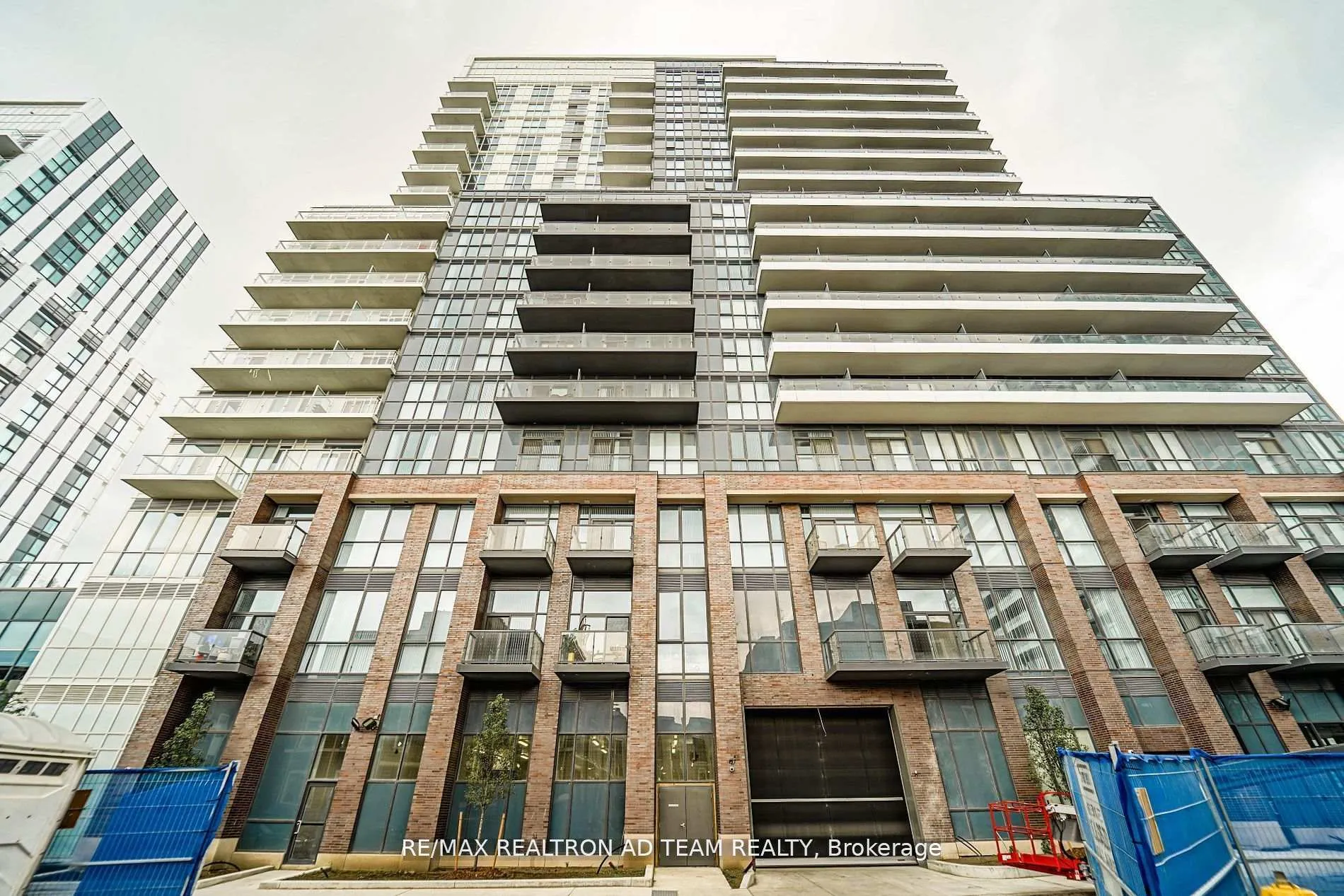 Photo 3 of Unit 2003, 38 Honeycrisp Crescent, Vaughan, Vaughan Corporate Centre — HOMEH