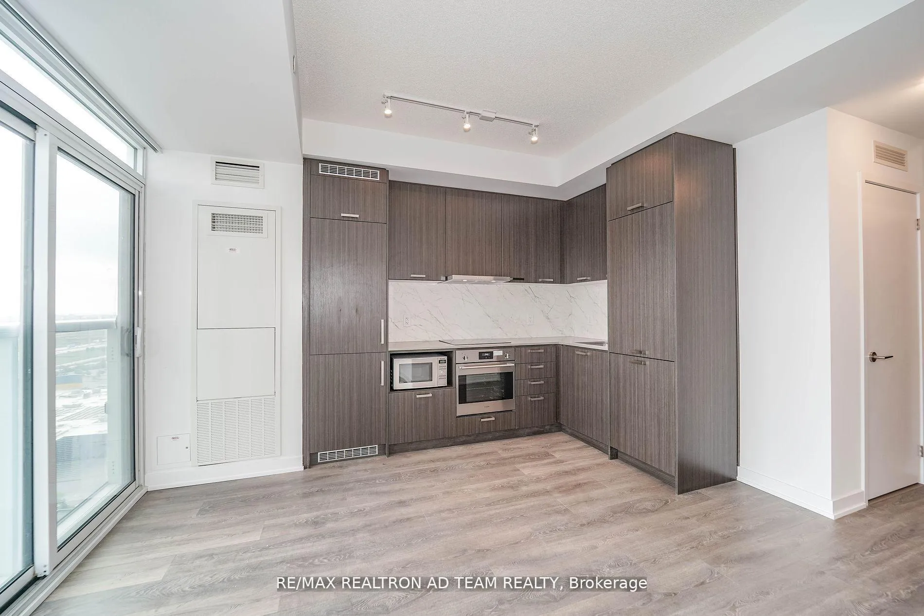 Photo 13 of Unit 2003, 38 Honeycrisp Crescent, Vaughan, Vaughan Corporate Centre — HOMEH