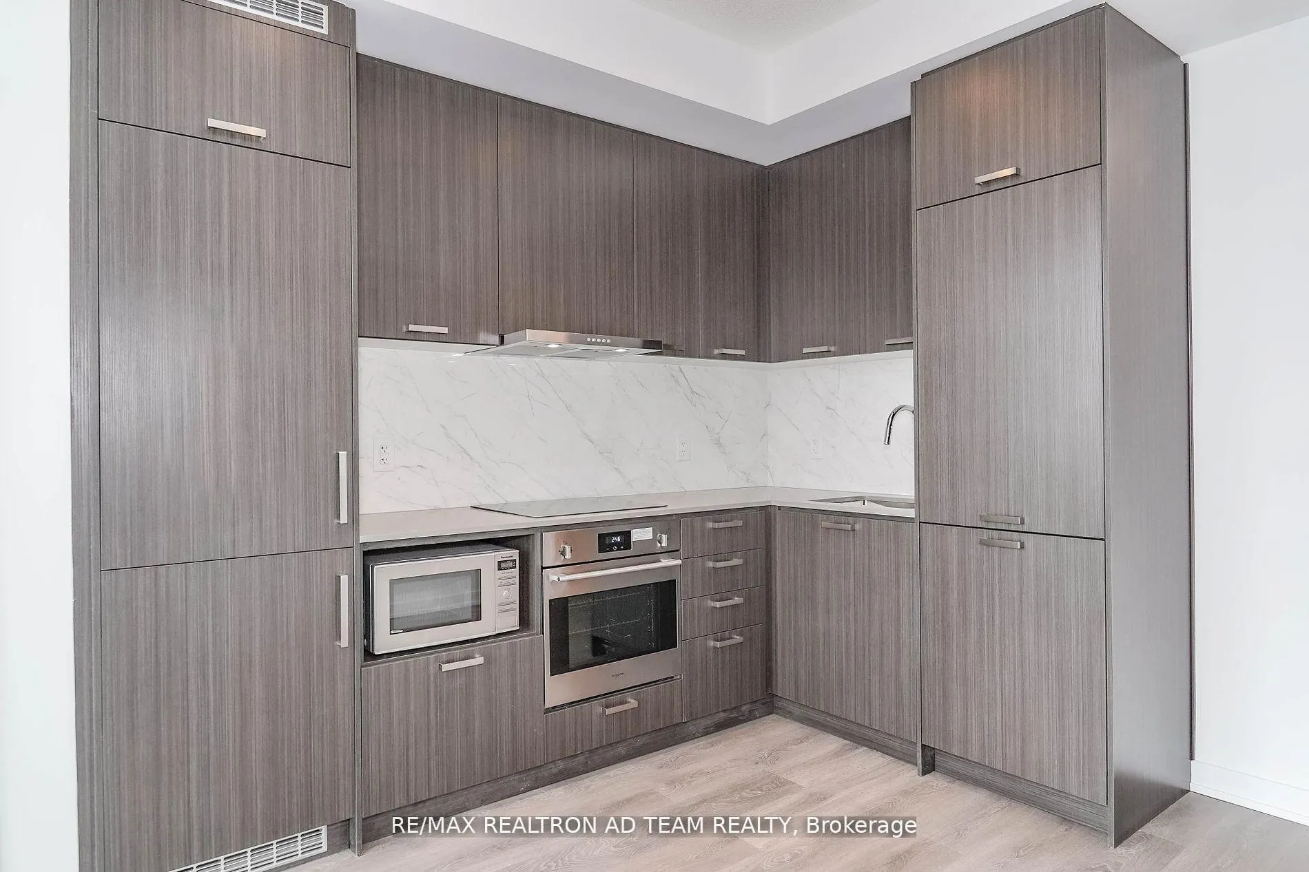 Photo 15 of Unit 2003, 38 Honeycrisp Crescent, Vaughan, Vaughan Corporate Centre — HOMEH
