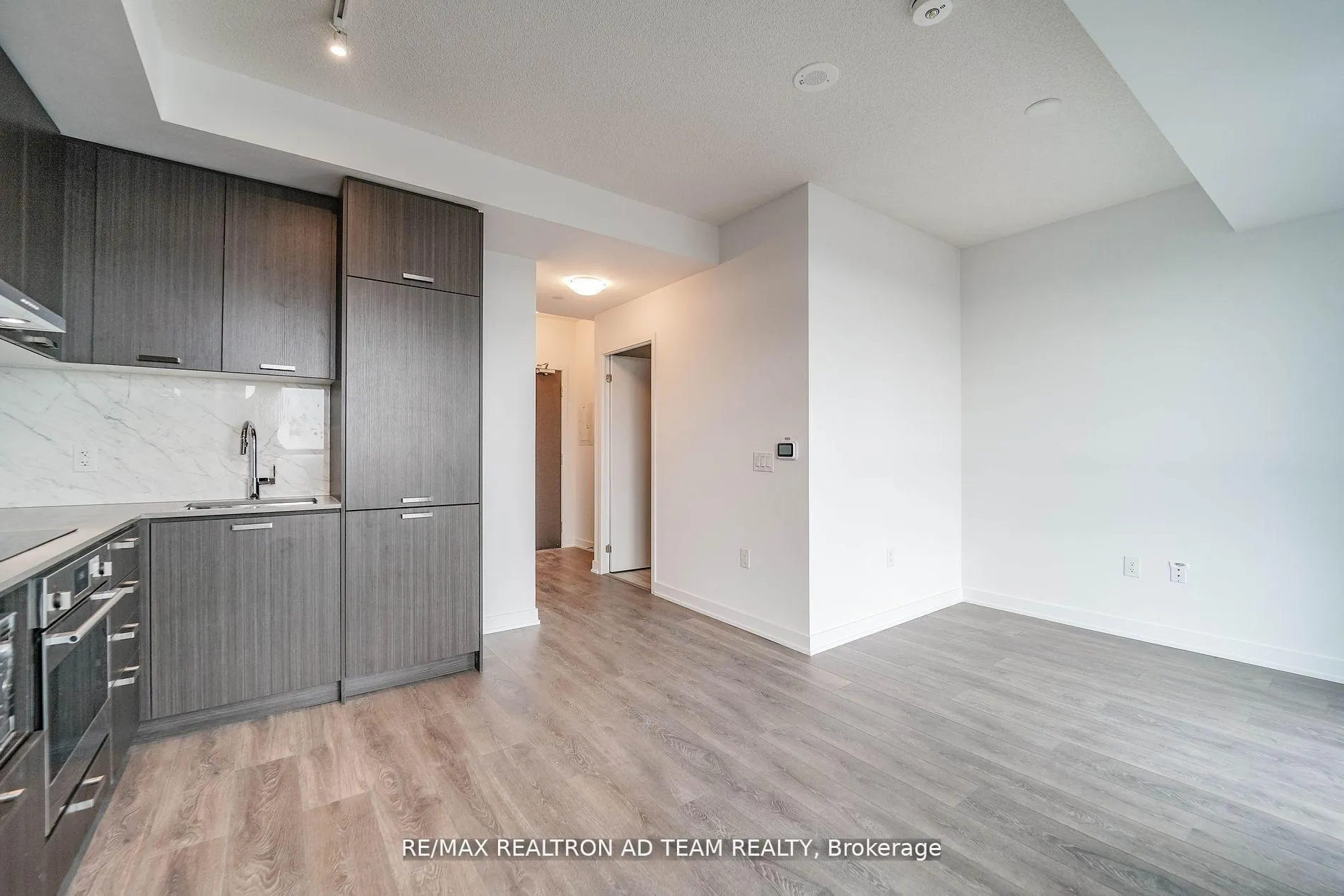 Photo 18 of Unit 2003, 38 Honeycrisp Crescent, Vaughan, Vaughan Corporate Centre — HOMEH