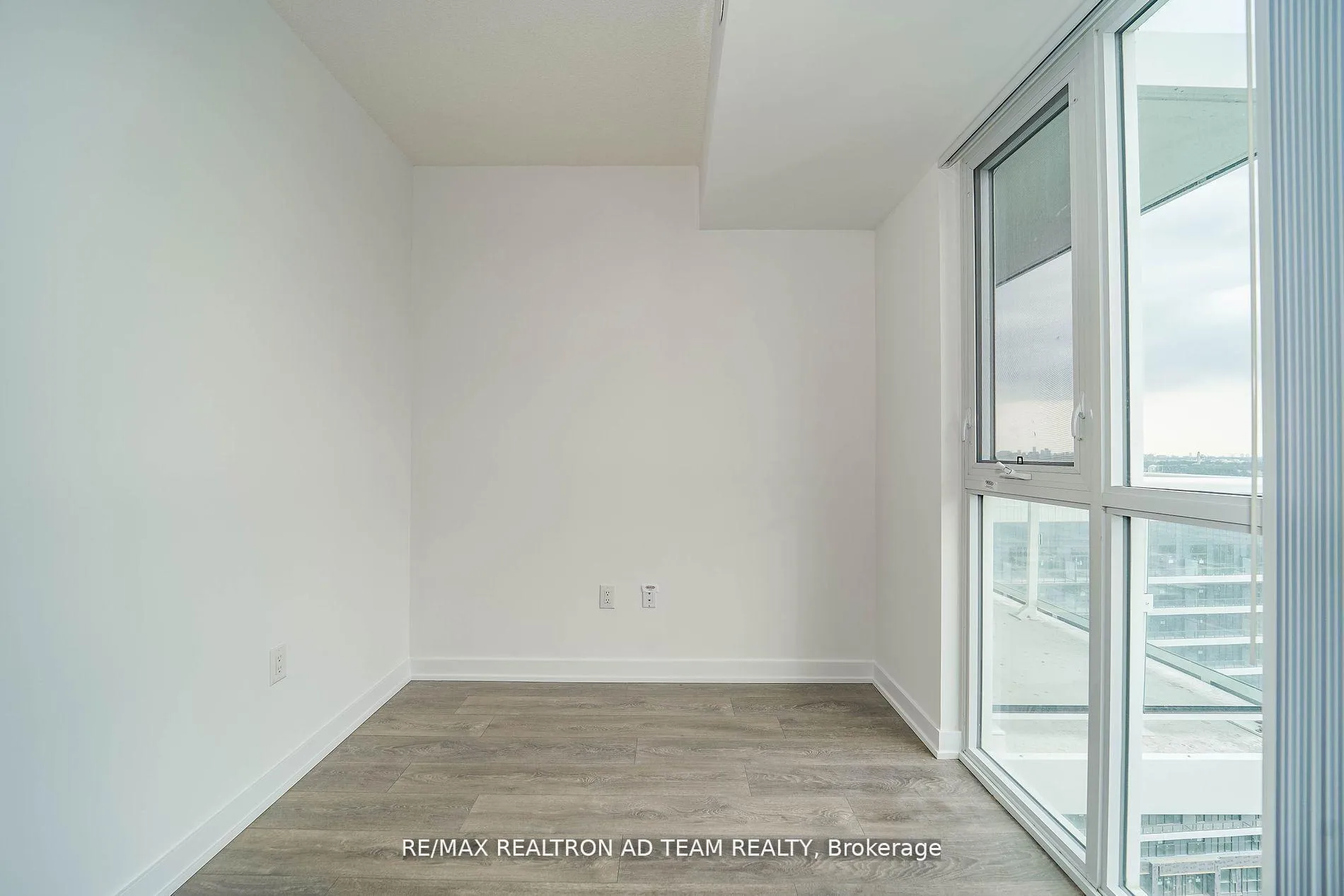 Photo 20 of Unit 2003, 38 Honeycrisp Crescent, Vaughan, Vaughan Corporate Centre — HOMEH