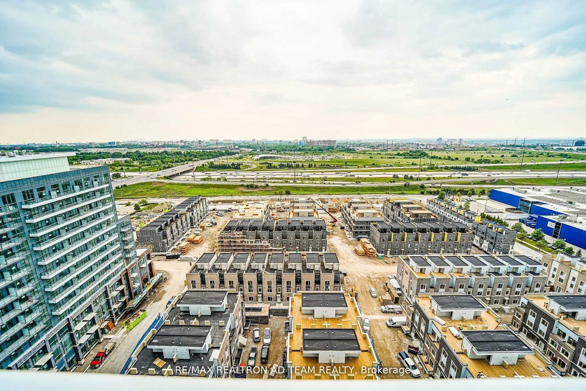 Photo 24 of Unit 2003, 38 Honeycrisp Crescent, Vaughan, Vaughan Corporate Centre — HOMEH