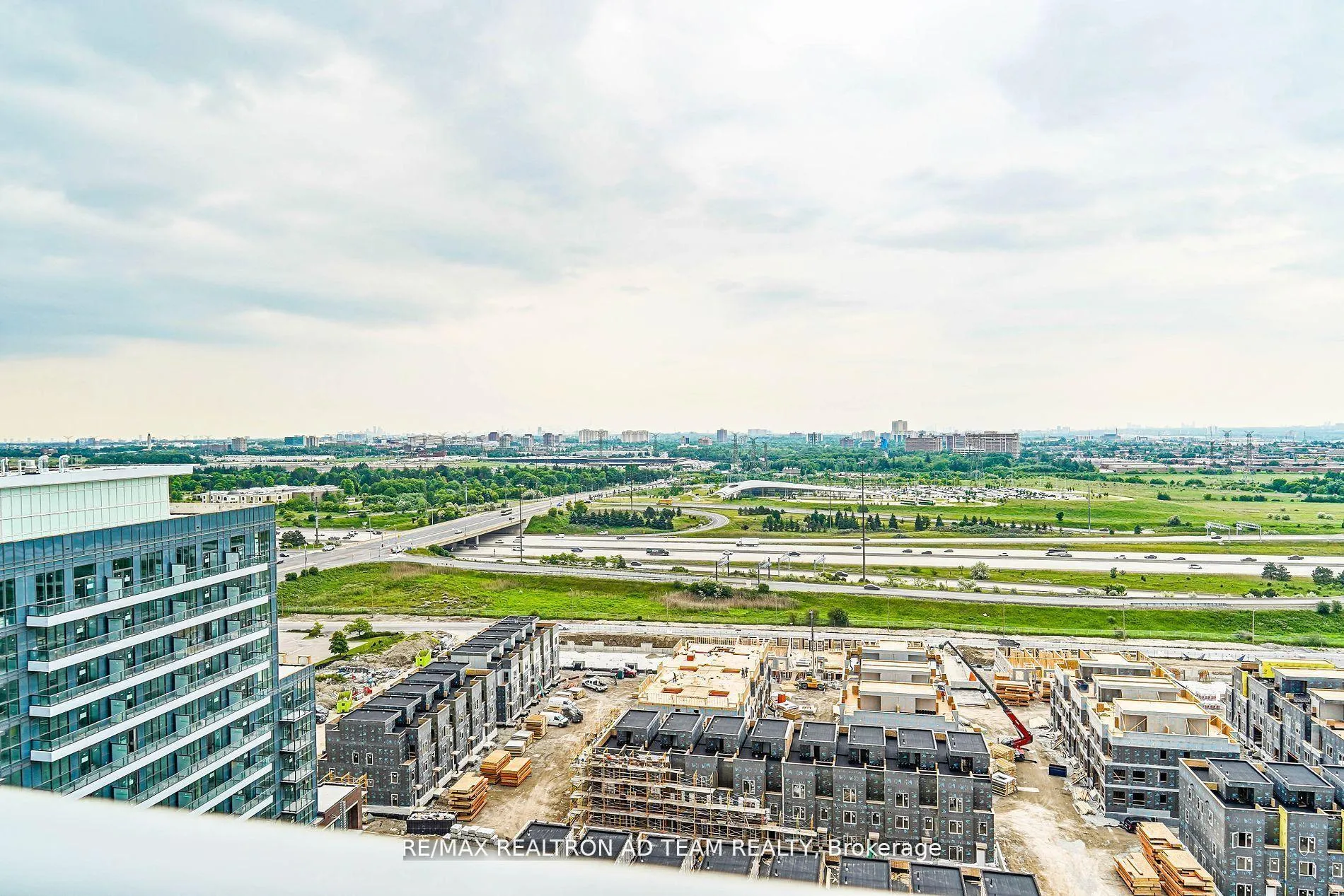Photo 25 of Unit 2003, 38 Honeycrisp Crescent, Vaughan, Vaughan Corporate Centre — HOMEH