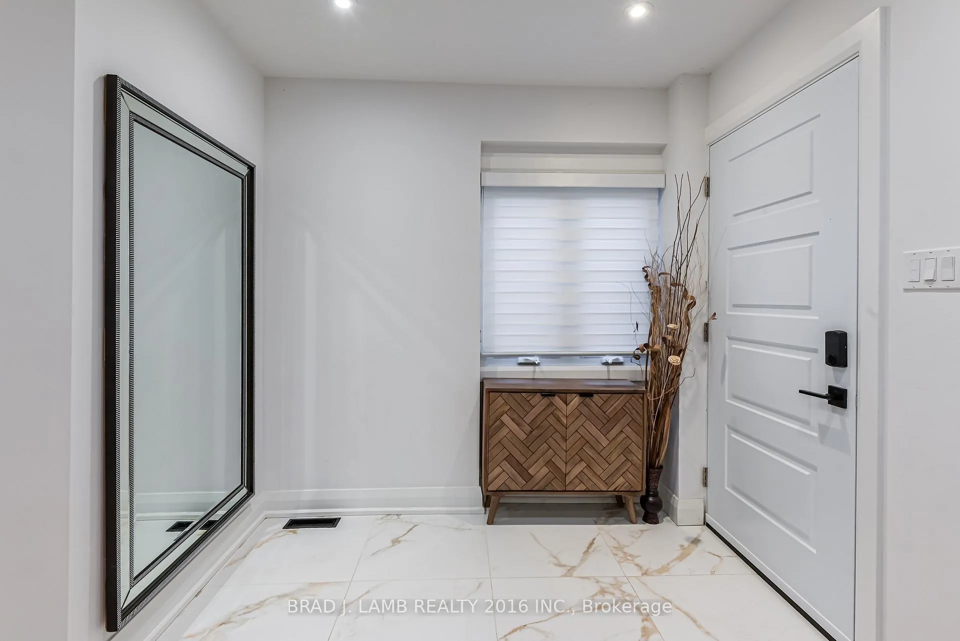 Photo 5 of Unit BED 1, 54 Campbell Avenue, Vaughan, Crestwood-Springfarm-Yorkhill — HOMEH
