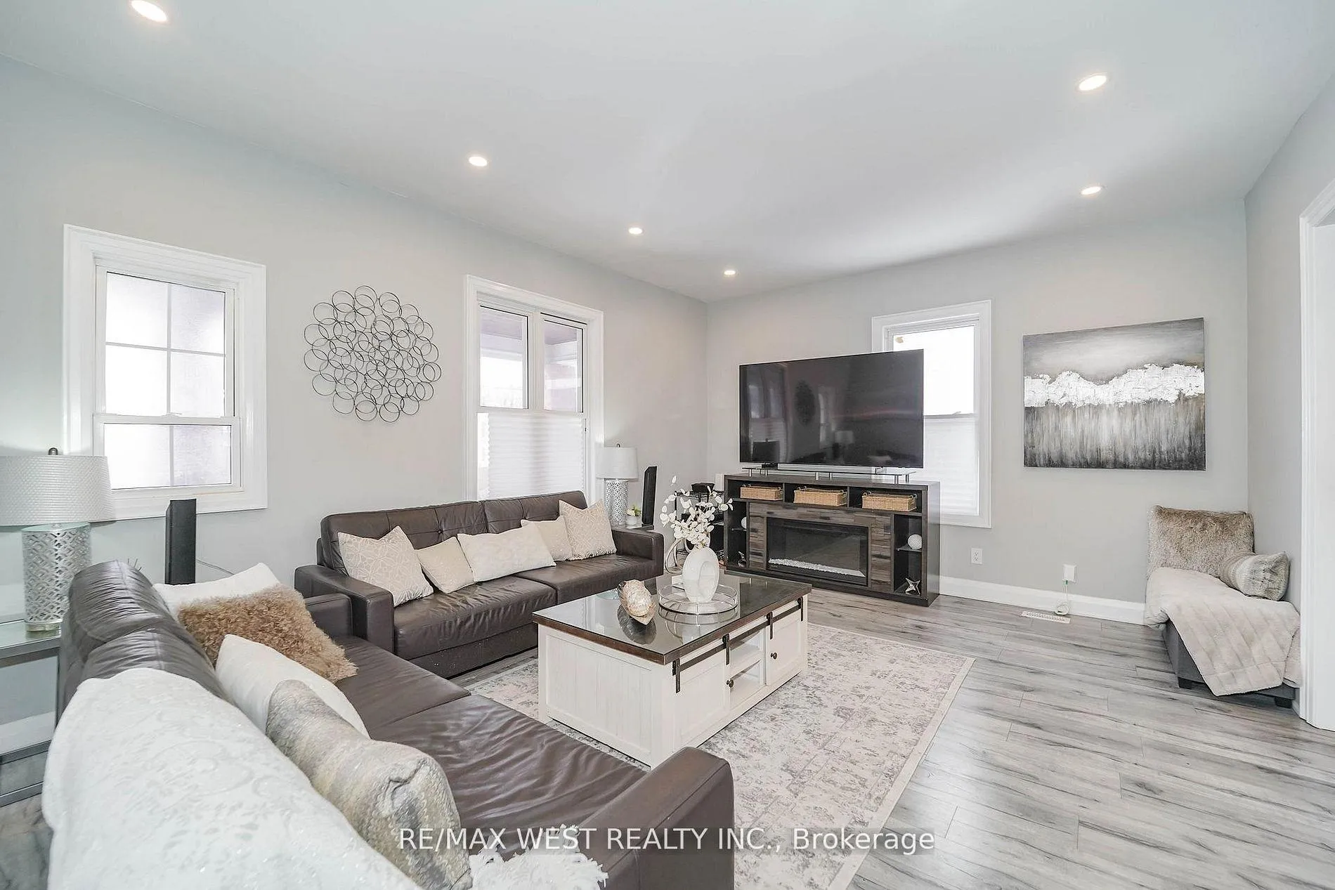 Photo 2 of 235 Dearborn Avenue, Oshawa, O'Neill — HOMEH