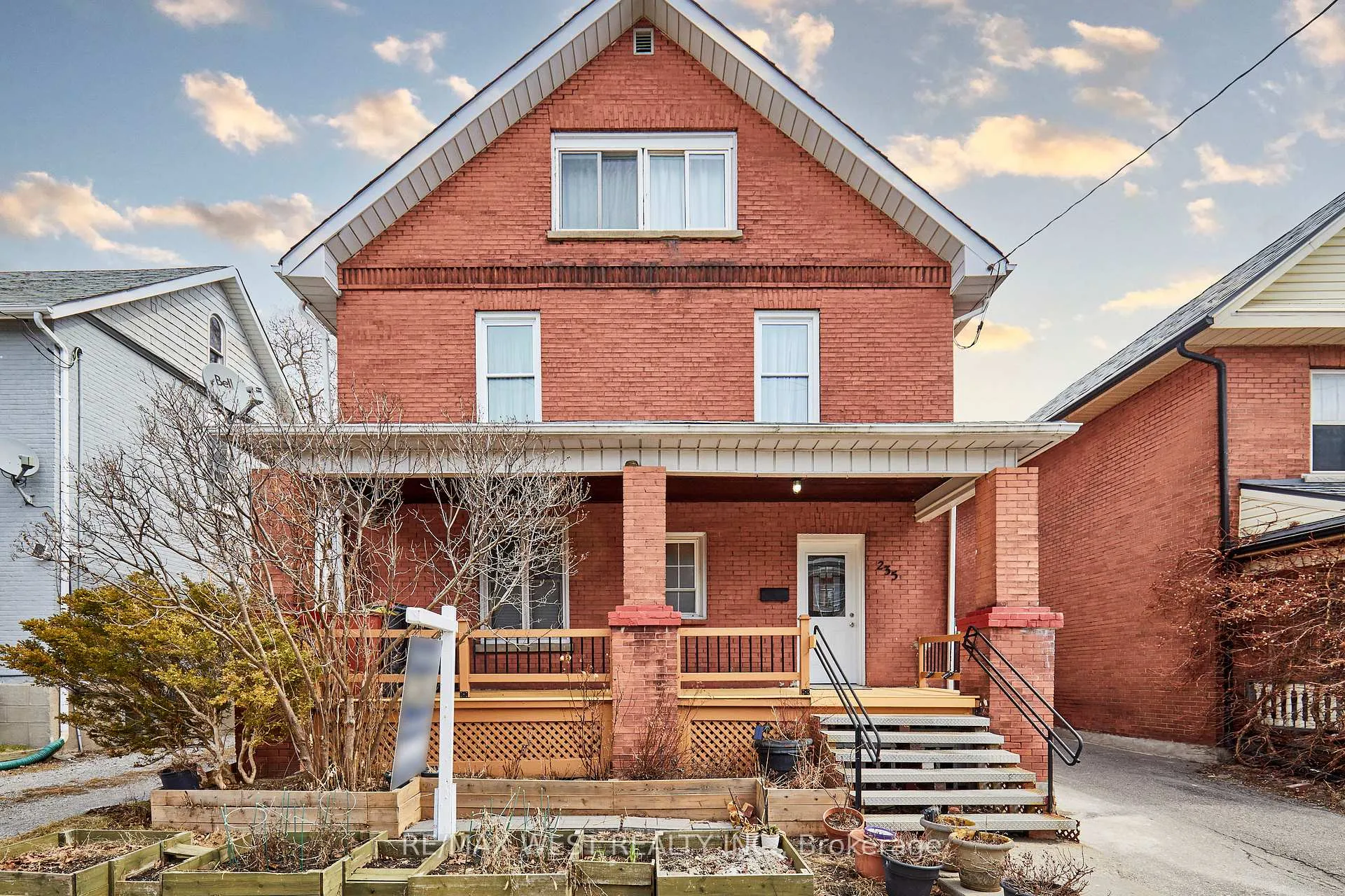Photo 3 of 235 Dearborn Avenue, Oshawa, O'Neill — HOMEH