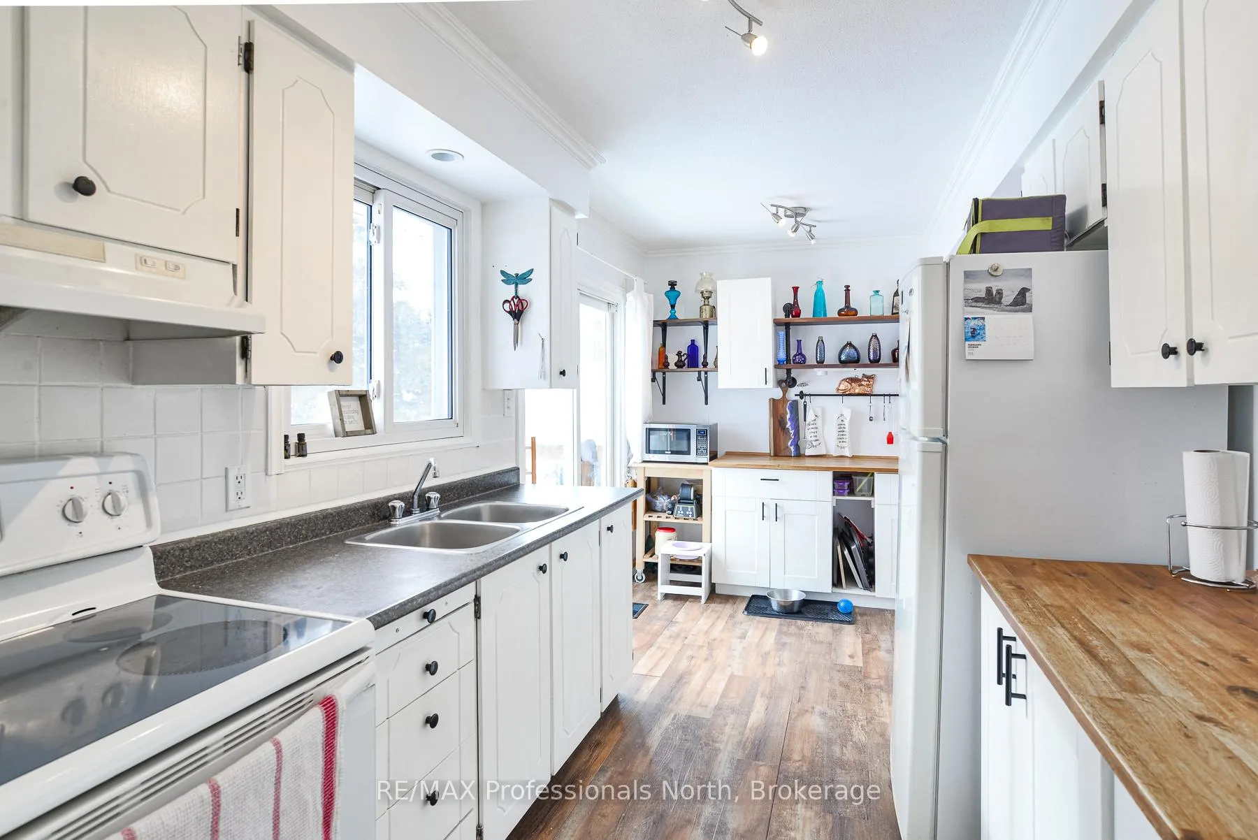 Photo 5 of 76 Westvale Drive, Bracebridge, Monck (Bracebridge) — HOMEH