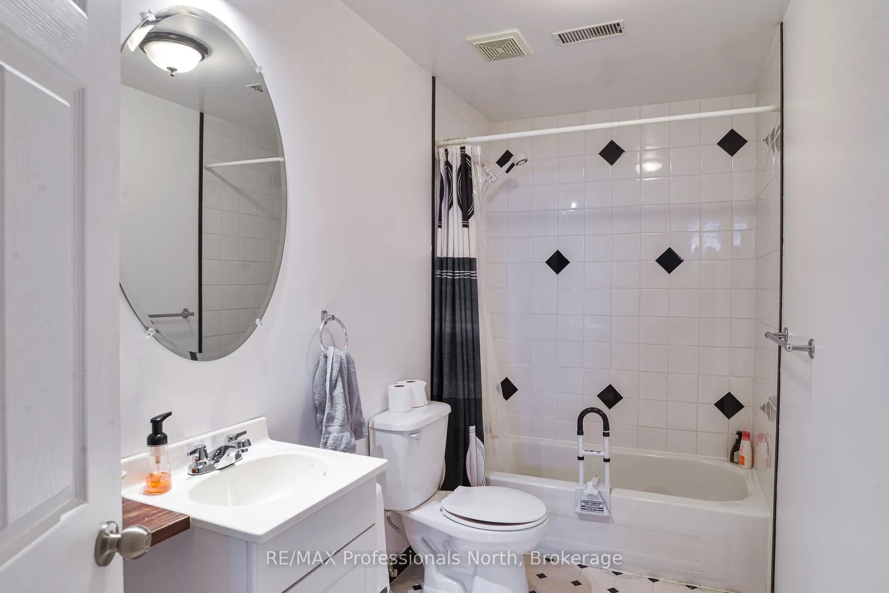 Photo 18 of 76 Westvale Drive, Bracebridge, Monck (Bracebridge) — HOMEH