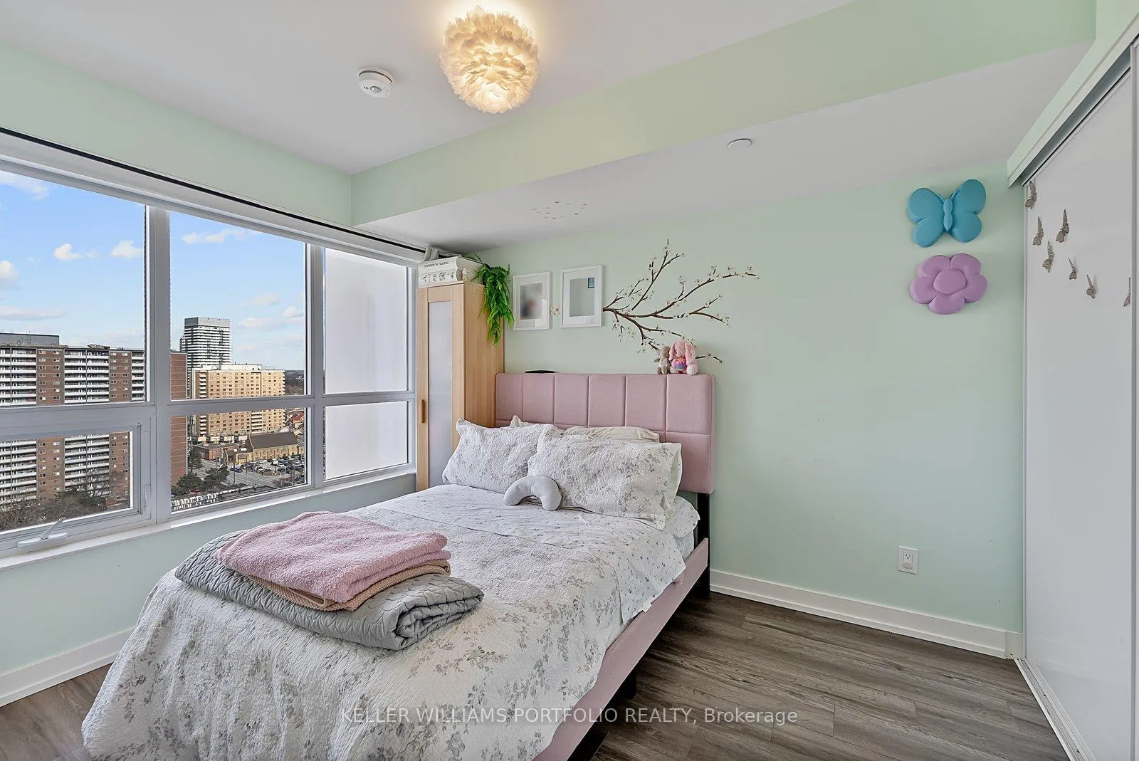Photo 14 of Unit 1807, 10 Wilby Crescent, North York, Weston — HOMEH