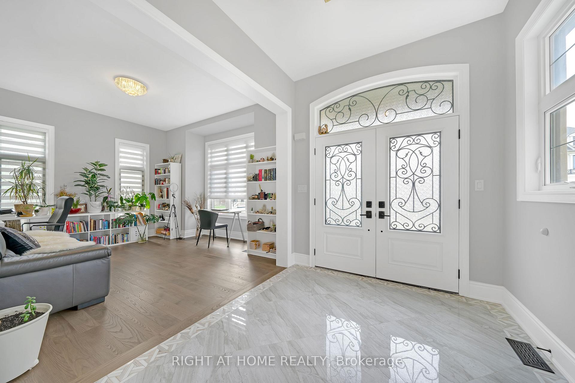 Photo 3 of 45 Cairns Gate, King, King City — HOMEH