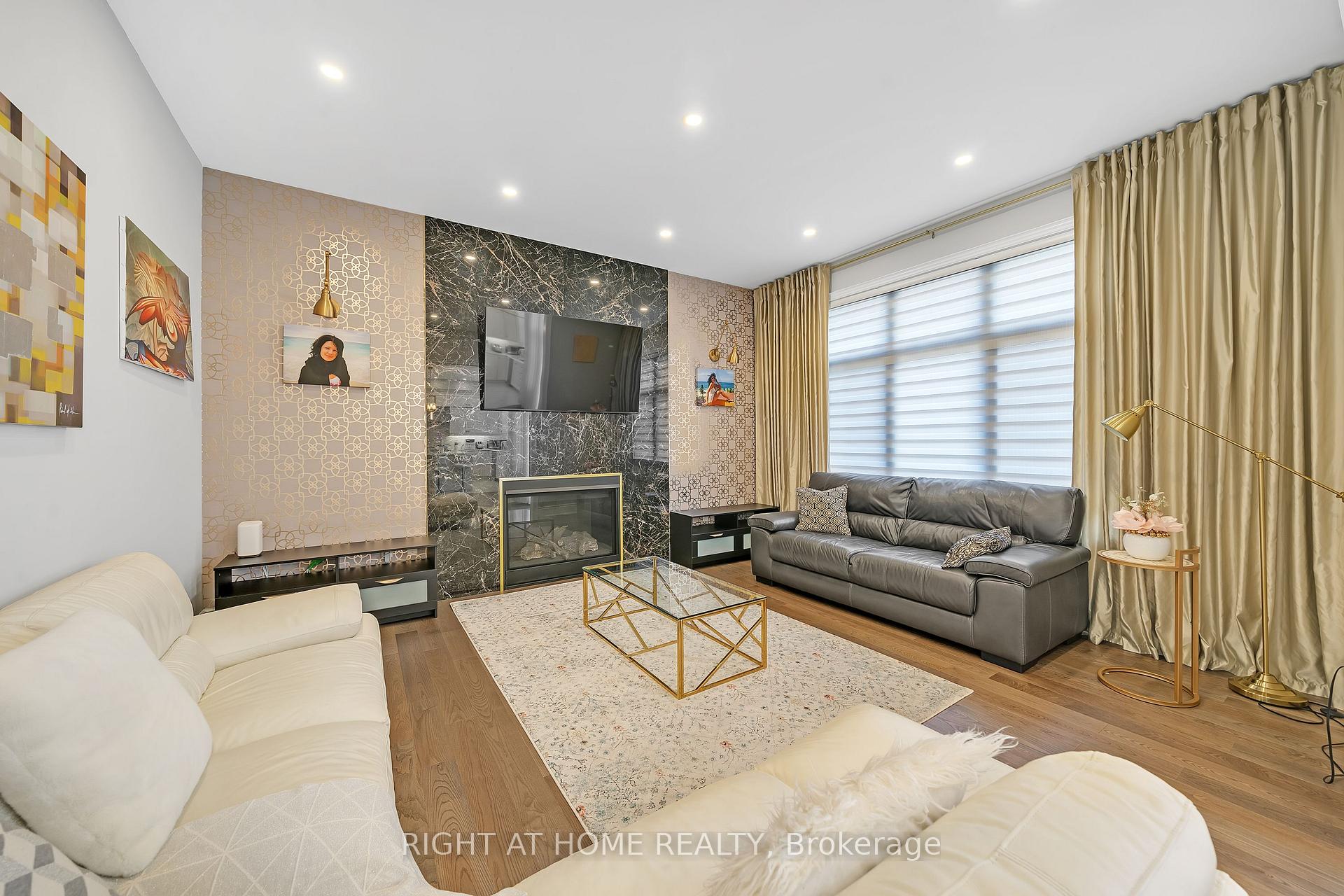 Photo 10 of 45 Cairns Gate, King, King City — HOMEH