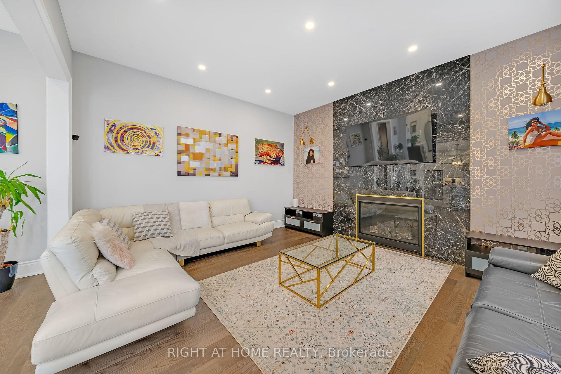 Photo 12 of 45 Cairns Gate, King, King City — HOMEH