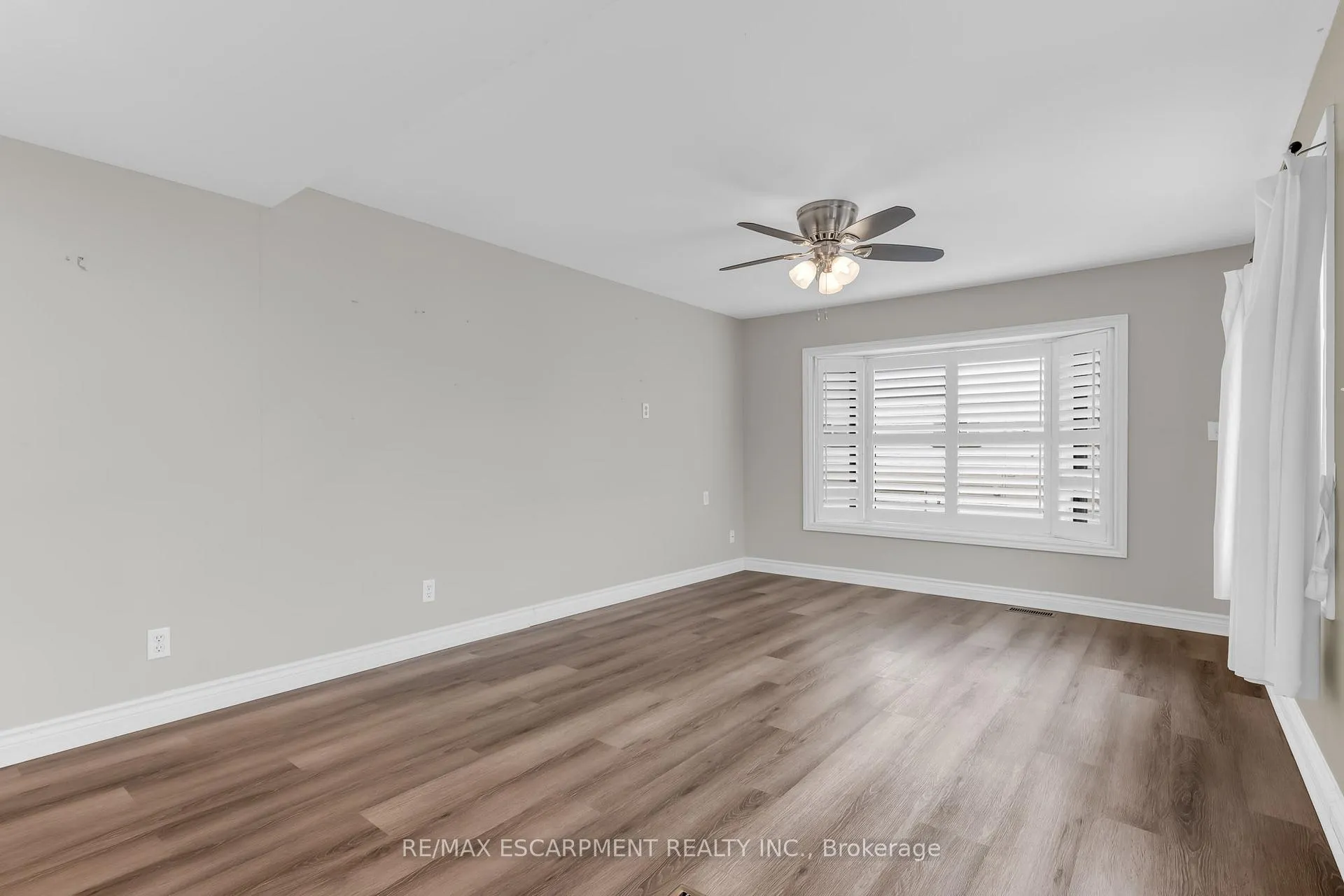 Photo 4 of 4417 Timothy Lane, Lincoln, Beamsville — HOMEH