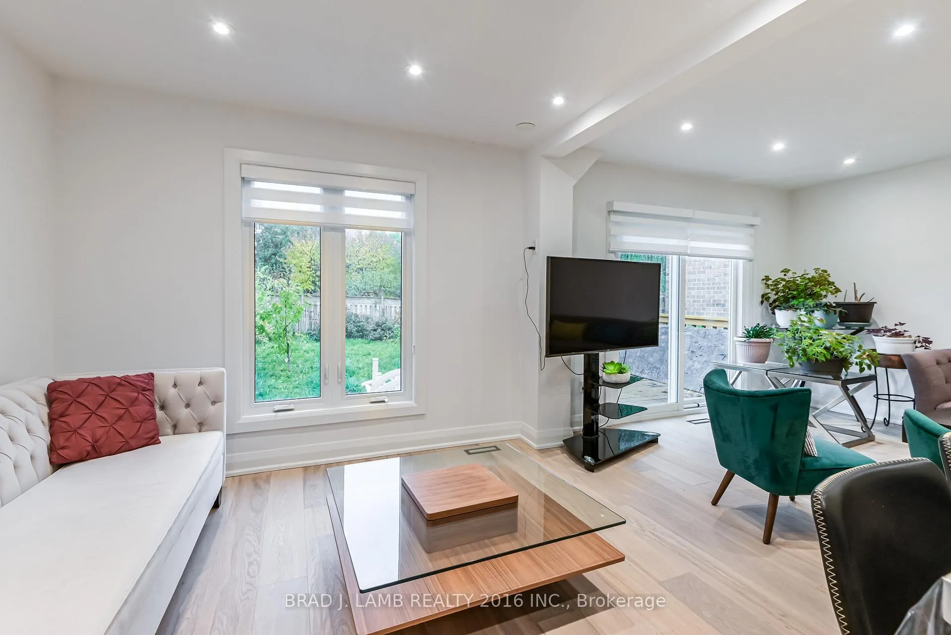 Photo 14 of Unit BED 2, 54 Campbell Avenue, Vaughan, Crestwood-Springfarm-Yorkhill — HOMEH