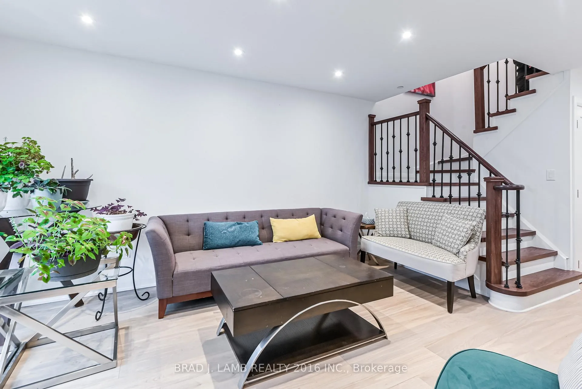 Photo 18 of Unit BED 2, 54 Campbell Avenue, Vaughan, Crestwood-Springfarm-Yorkhill — HOMEH